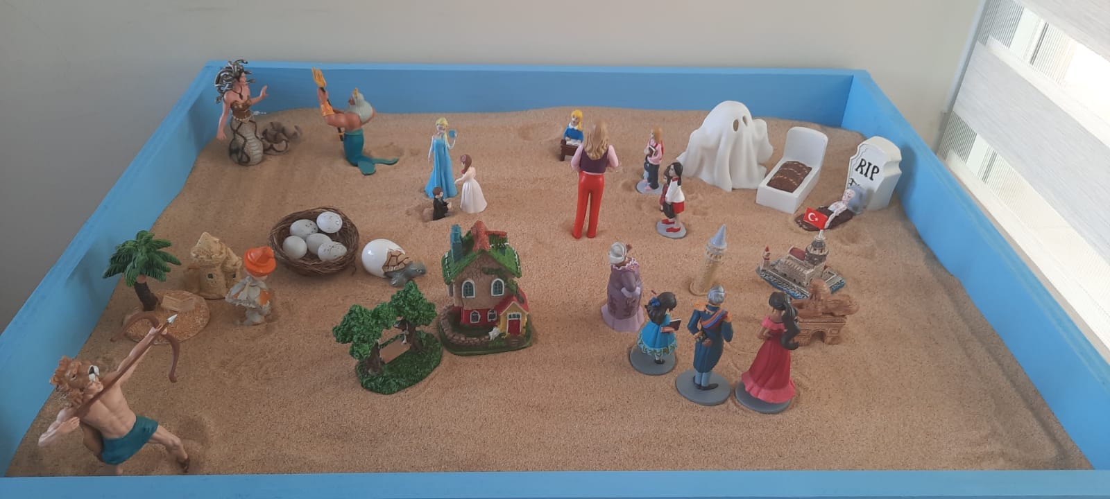 Ergene Belediyesi Aile Danışmanlığı Merkezinde “kum tepsisi terapisi” uygulanmaya başlandı.