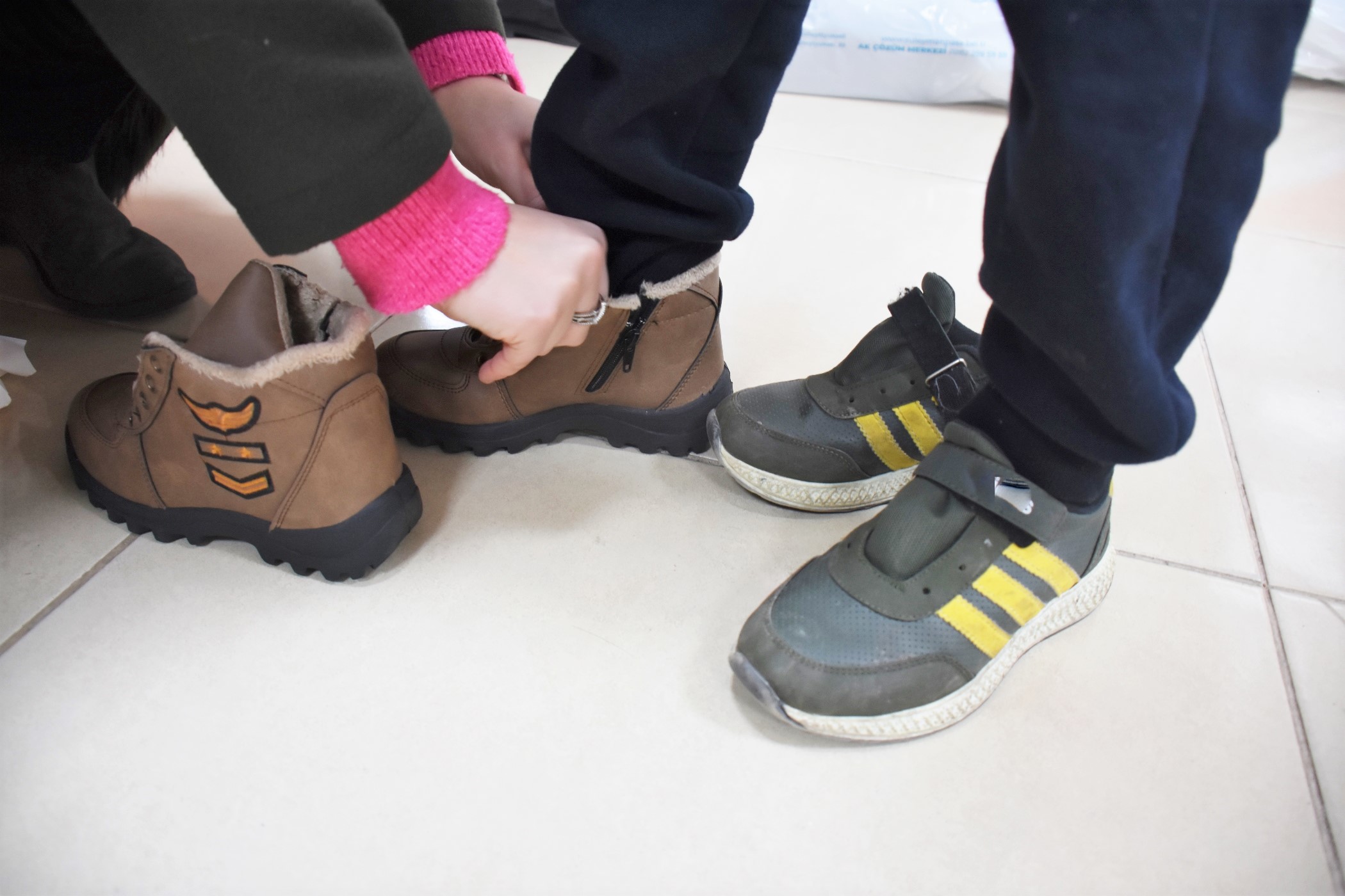 Süleymanpaşa Belediyesi ihtiyaç sahibi öğrencilere kışlık giyim desteğine devam ediyor