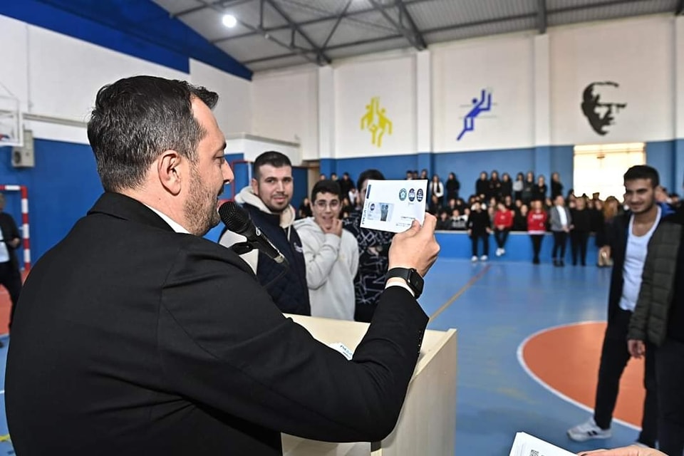 Lise son sınıf öğrencilerine Paşa Kart desteği