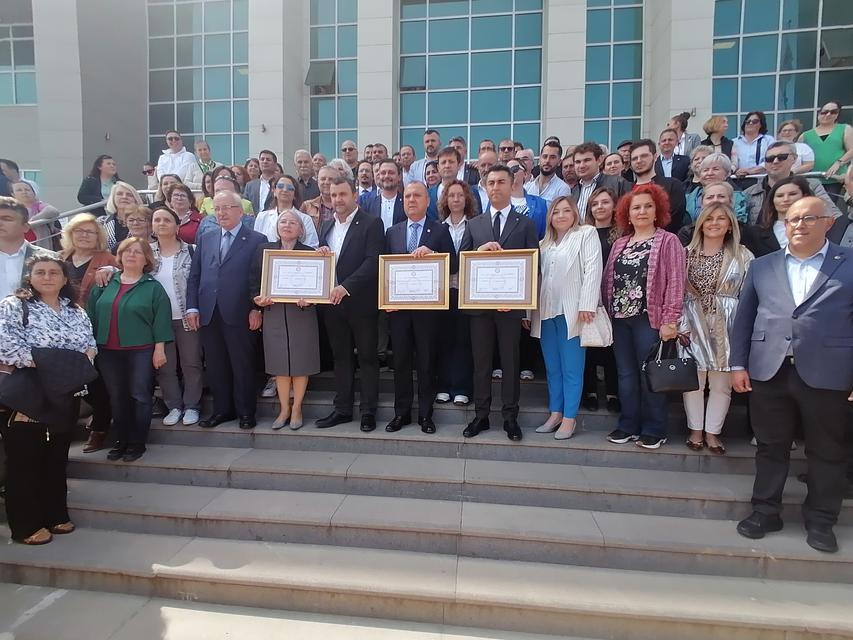 CHP”Lİ VEKİLLER MAZBATALARINI ALDI