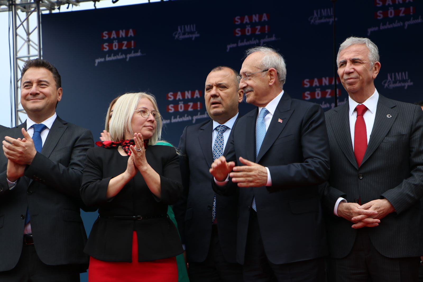 İKTİDARI KADINLAR VE GENÇLER DEĞİŞTİRECEK.