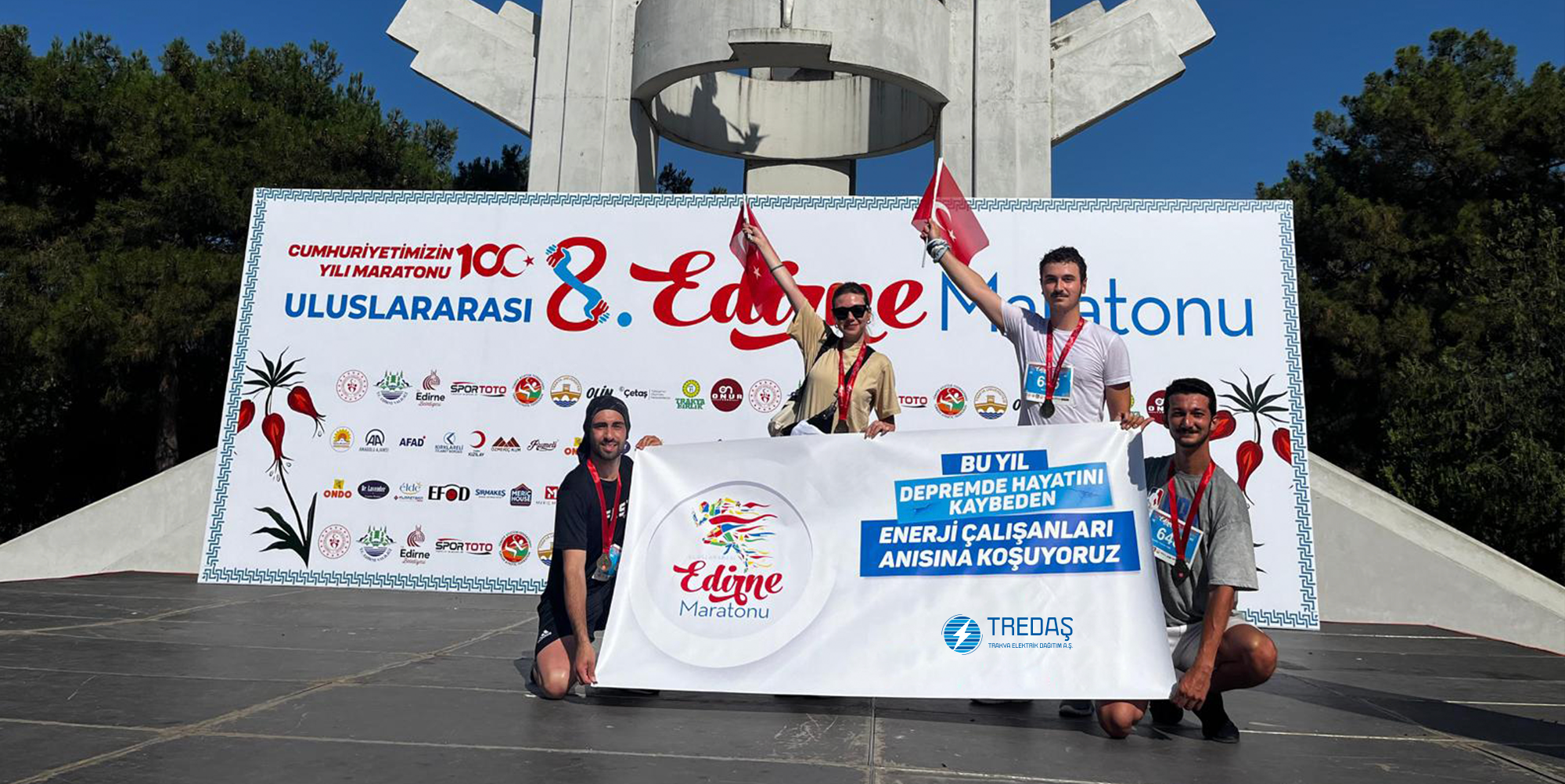 TREDAŞ ÇALIŞANLARI, DEPREMDE HAYATINI KAYBEDEN MESLEKTAŞLARI İÇİN KOŞTU