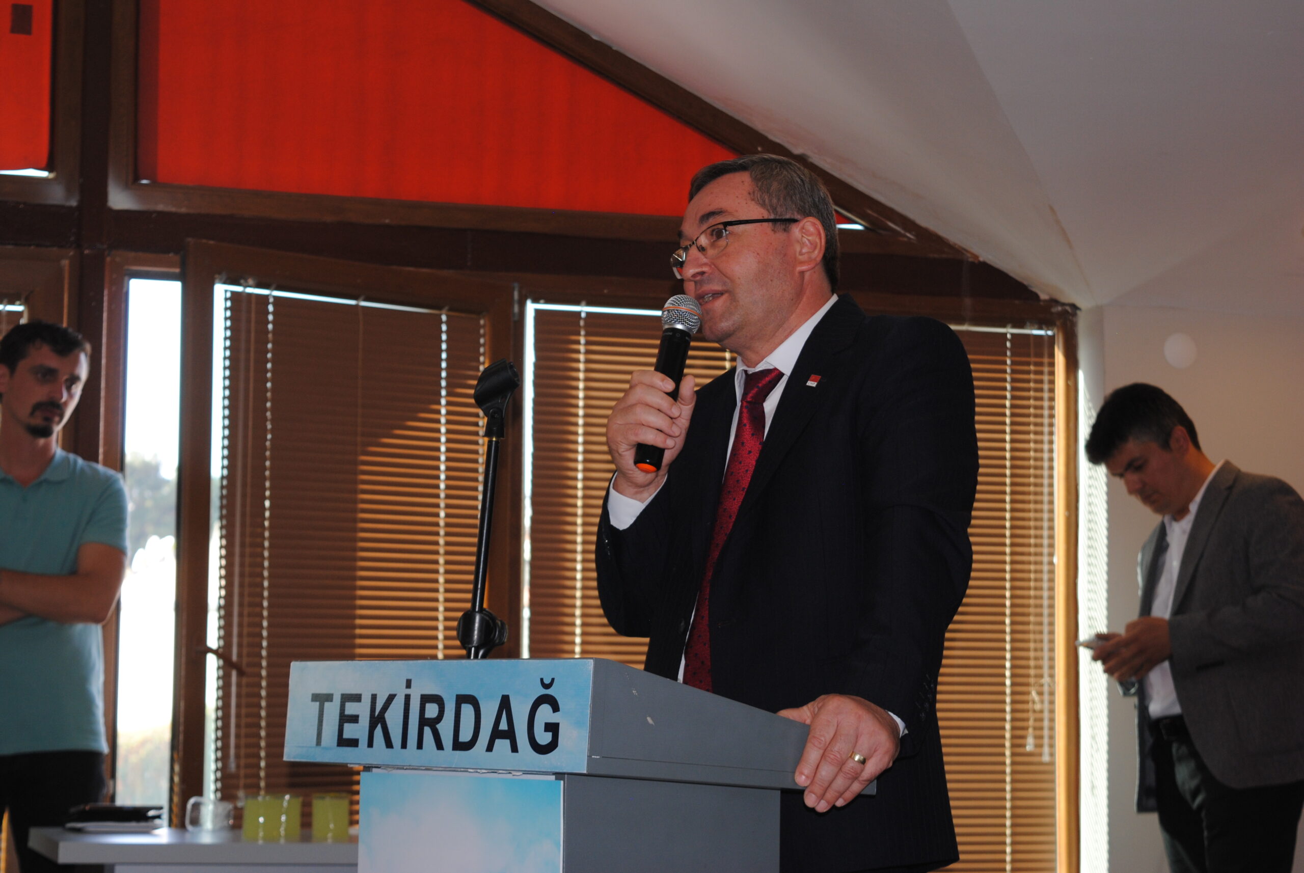 ÖKTEN ADAY ADAYLIĞINI AÇIKLADI