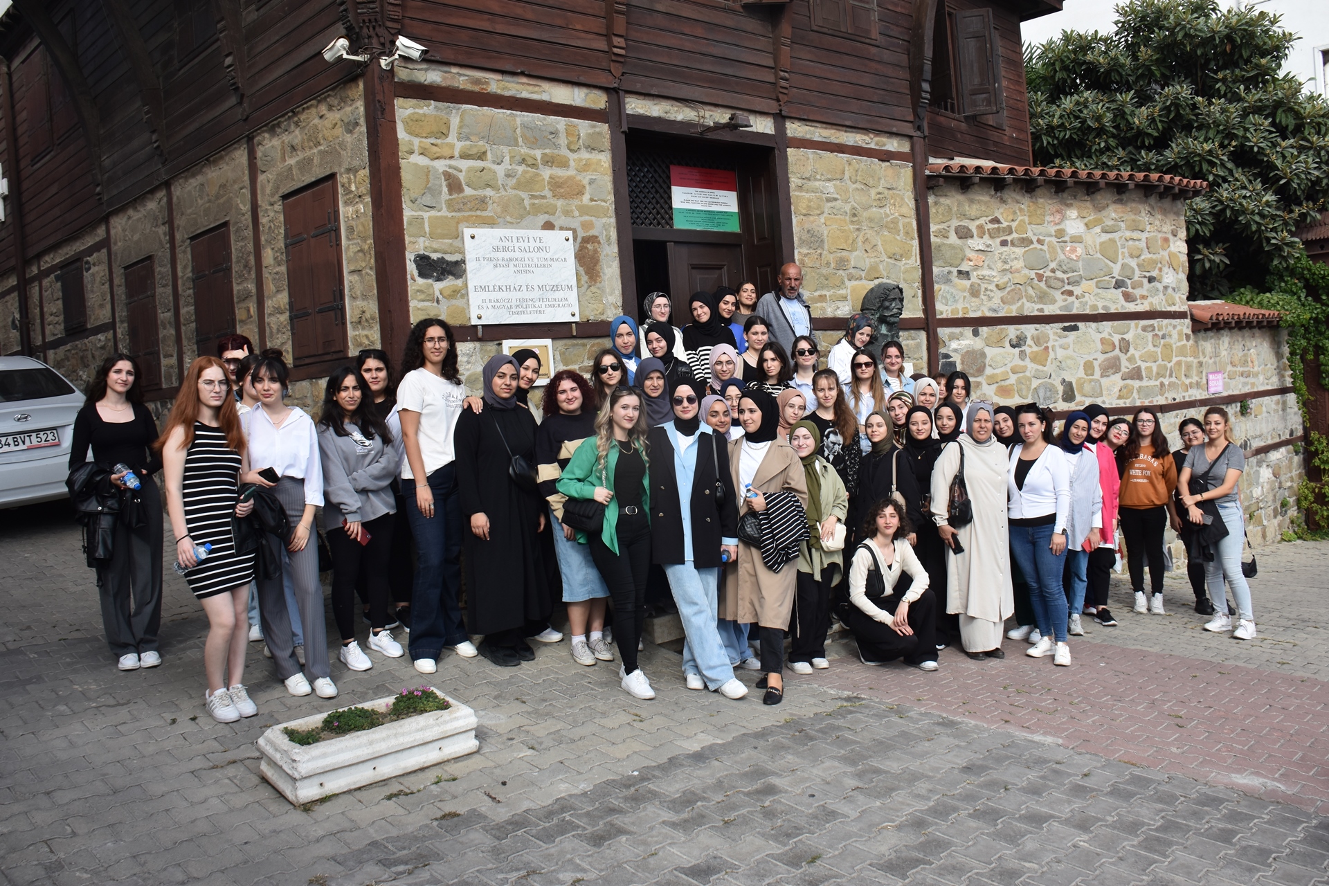 Süleymanpaşa Belediyesinden üniversiteli kızlara şehir turu