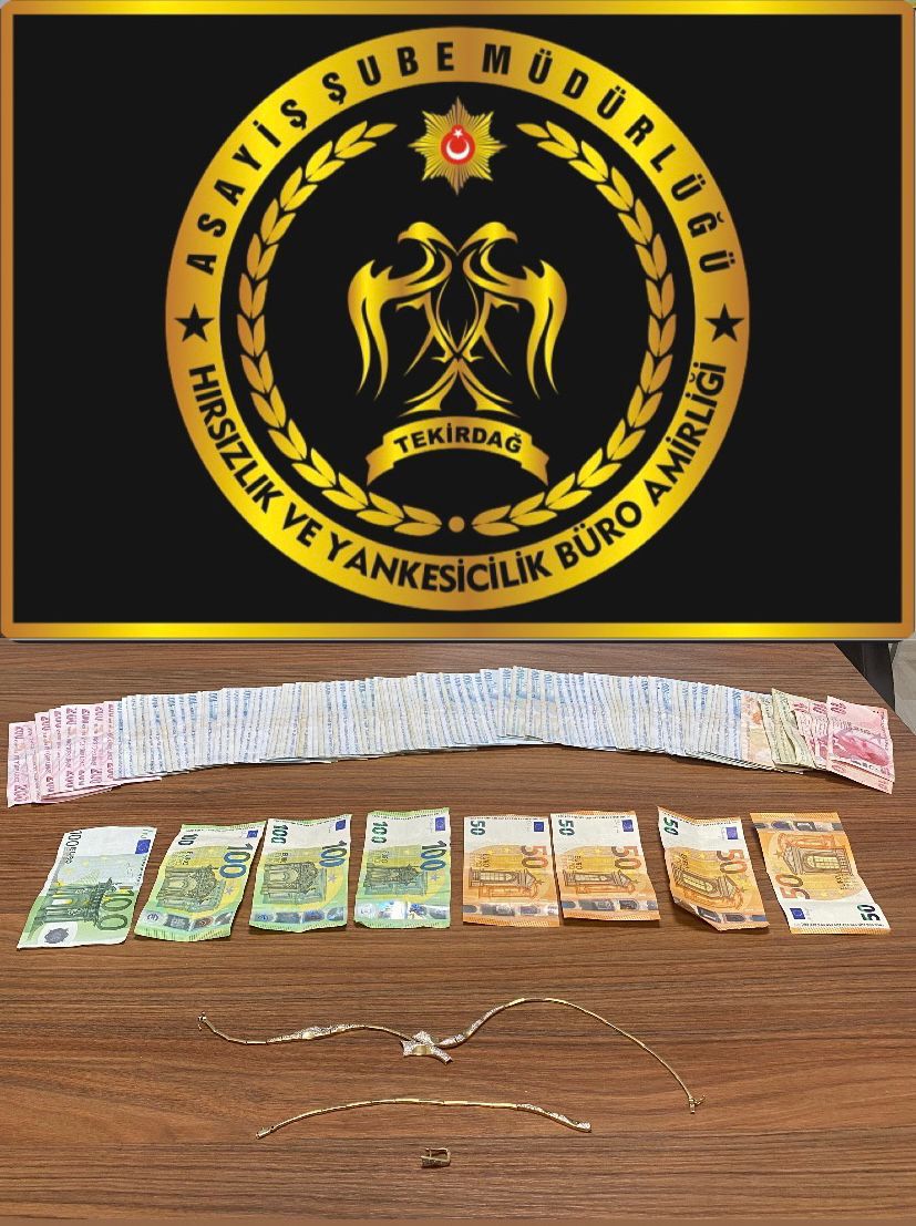 HIRSIZLAR  YAKALANDI <br><br>7.01.2024 günü Süleymanpaşa ilçemiz Aydoğdu Mahallesi’nde bulunan ikametten 70.000 TL ziynet eşyası çalınması sonucu meydana gelen hırsızlık olayı ile ilgili Asayiş Şube Müdürlüğü Hırsızlık Büro Amirliği görevlilerimiz tarafından başlatılan çalışma neticesinde olayın şüphelisi olan M.U (44) isimli şahıs çalmış  olduğu 10.870 TL, 600 Euro ve 2 adet altın kolye ile birlikte yakalanarak gözaltına alınmış sevk edildiği adli makamlar tarafından tutuklanarak cezaevine gönderilmiştir.<br> <br>