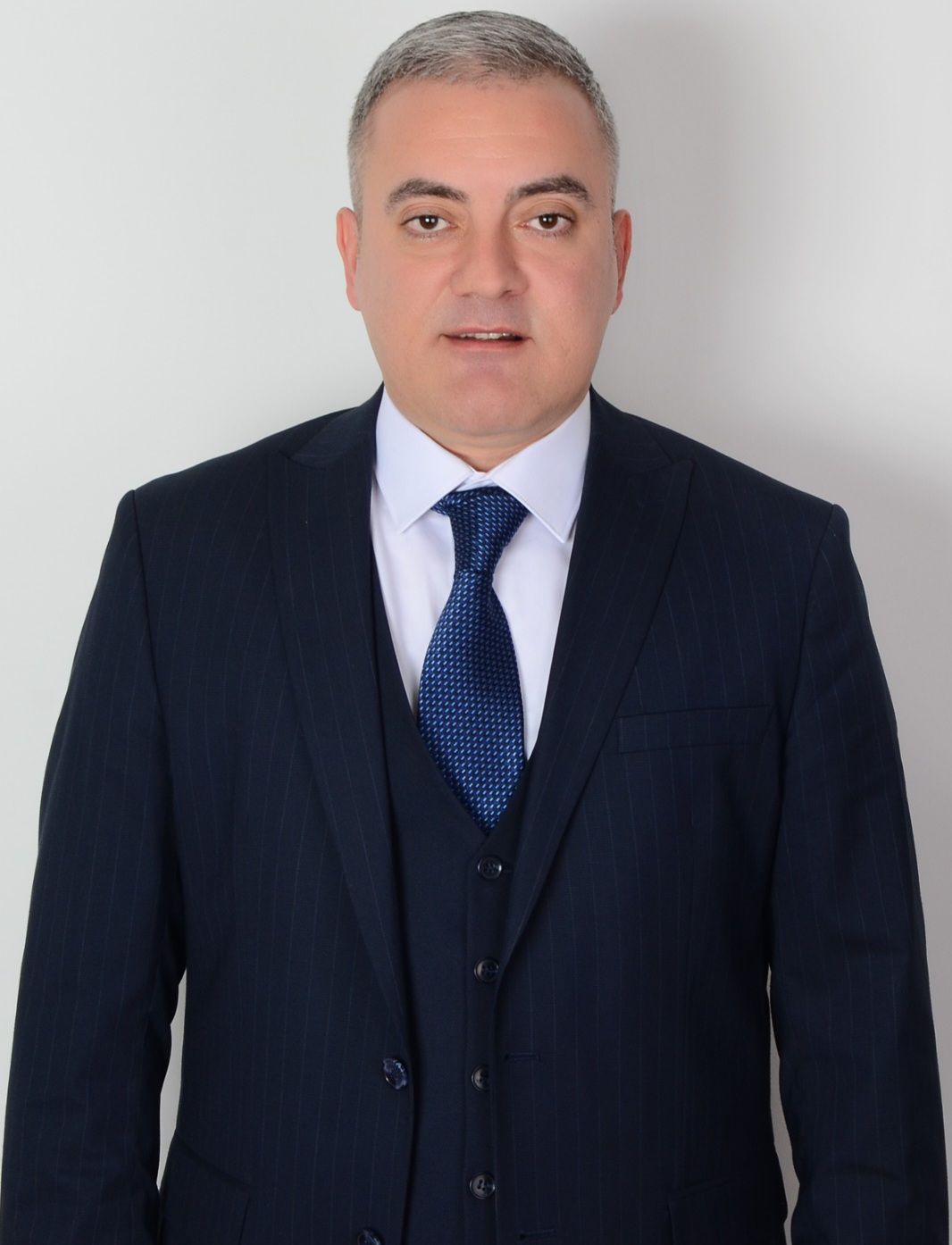 ATATÜRK MAHALLE MUHTAR ADAYI Bahadır Oygur mahallesine hizmet etmek için hazır.<br><br>Çalışkanlığı ile bilinen muhtar adayı Bahadır Oygur <br> muhtar seçildigim günden itibaren  gece gündüz demeden , karda yağmurda severek mahalle sakinlerinin huzuru ve mutluluğu için  çalıştım.<br>Bu kutsal göreve   ATATÜRK mahallesinde yaşayan mahalle sakinlerine en iyi hizmeti sunmak  için tekrar  aday olduğunu söyledi.<br>tekirdagozgurhaber /Hasan Kayalaroğlu