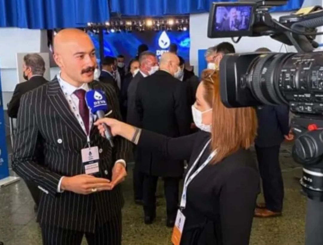 DEVA PARTİSİNDE ŞOK EDEN İSTİFA!<br><br>KURUCU İLÇE BAŞKANI HAKKICAN ALÇAN PARTİSİNDEN İSTİFA ETTİ !<br><br>TEKİRDAĞ MARMARA EREĞLİ DEVA PARTISI KURUCU ILÇE BAŞKANI YÜKSEK  İNŞAAT  MÜHENDİSİ HAKKICAN ALÇAN  BAŞARIYLA YÜRÜTTÜĞÜ İLCE BAŞKANLIĞI GÖREVINDEN VE PARTISINDEN ISTIFA SONRASINDA İL TEŞKİLATİ VE MARMARA ERĞLİ ILÇE TEŞKILATINDA  ŞOK ETKİSİ YARATTI. <br><br>LİYAKATLI ,GENÇ,DİNAMİK, ÇALIŞKAN BAŞKAN HAKKICAN ALÇAN  AÇIKLAMASINDA ŞÖYLE DEDİ<br><br>ADETA BUGÜNE KADAR OMUZLARIMDA TAŞIDIĞIM MADDİ MANEVİ HİÇ BİR ŞEYDEN KAÇMADAN DEVA PARTISININ MARMARA ERGLISINDE BU GUNE KADAR  EN IYI ŞEKILDE TEMSIL EDILMESI IÇIN VAR GÜCÜMLE ÇALIŞTIM  ANCAK HAKSIZLIKLARA UĞRADIĞIMI FARK ETTIĞIM IÇIN  İLÇE BAŞKANLIĞI GÖREVIMDEN VE DEVA PARTİSİNDEN İSTİFA ETTIM DEDİ .<br><br>HAKKICAN ALÇAN PARTI İÇİNDE HAKSIZLIKLARA UĞRADIĞINI DÜŞÜNDÜĞÜ İÇİN İSTİFA ETTIGİNİ GEREKÇE GÖSTERDİ.<br>Haber:HasanKayalaroğlu