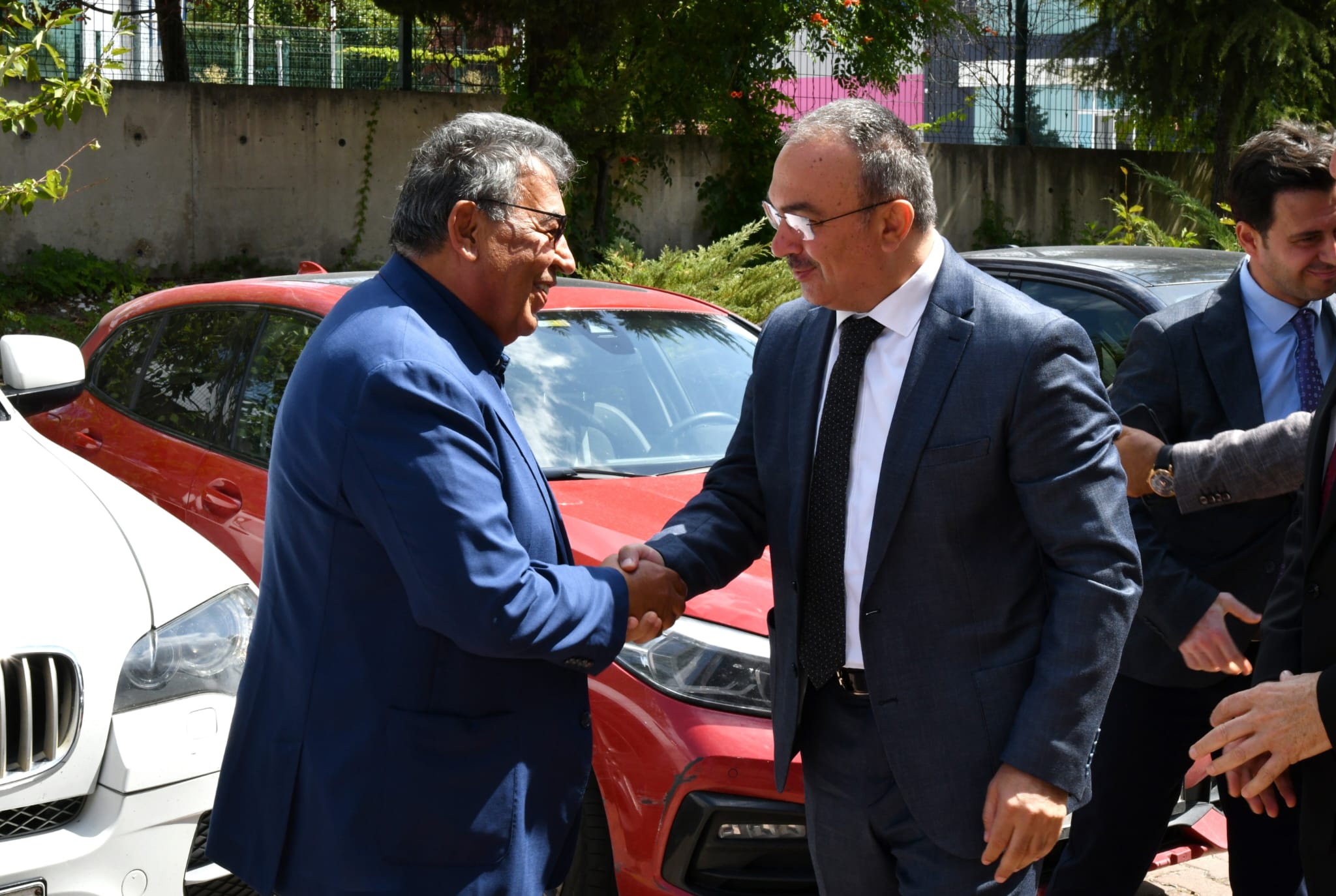 Vali Soytürk Geçtiğimiz Günlerde Bir Kısmı Yanan Fabrikayı Ziyaret Etti