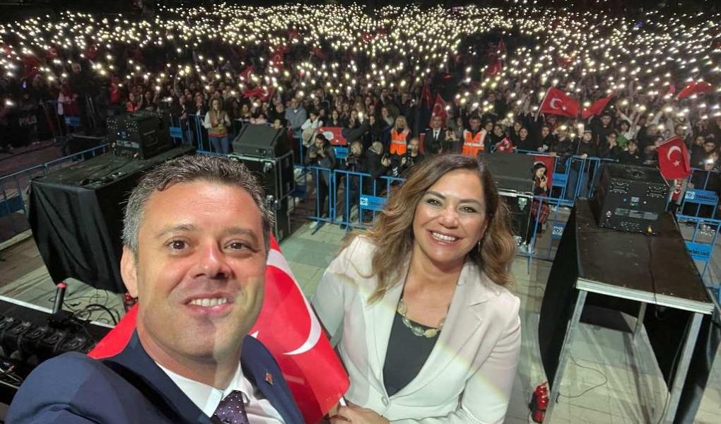 ÇORLULULARIN CUMHURİYET COŞKUSU MANGA KONSERİYLE DORUĞA ULAŞTI