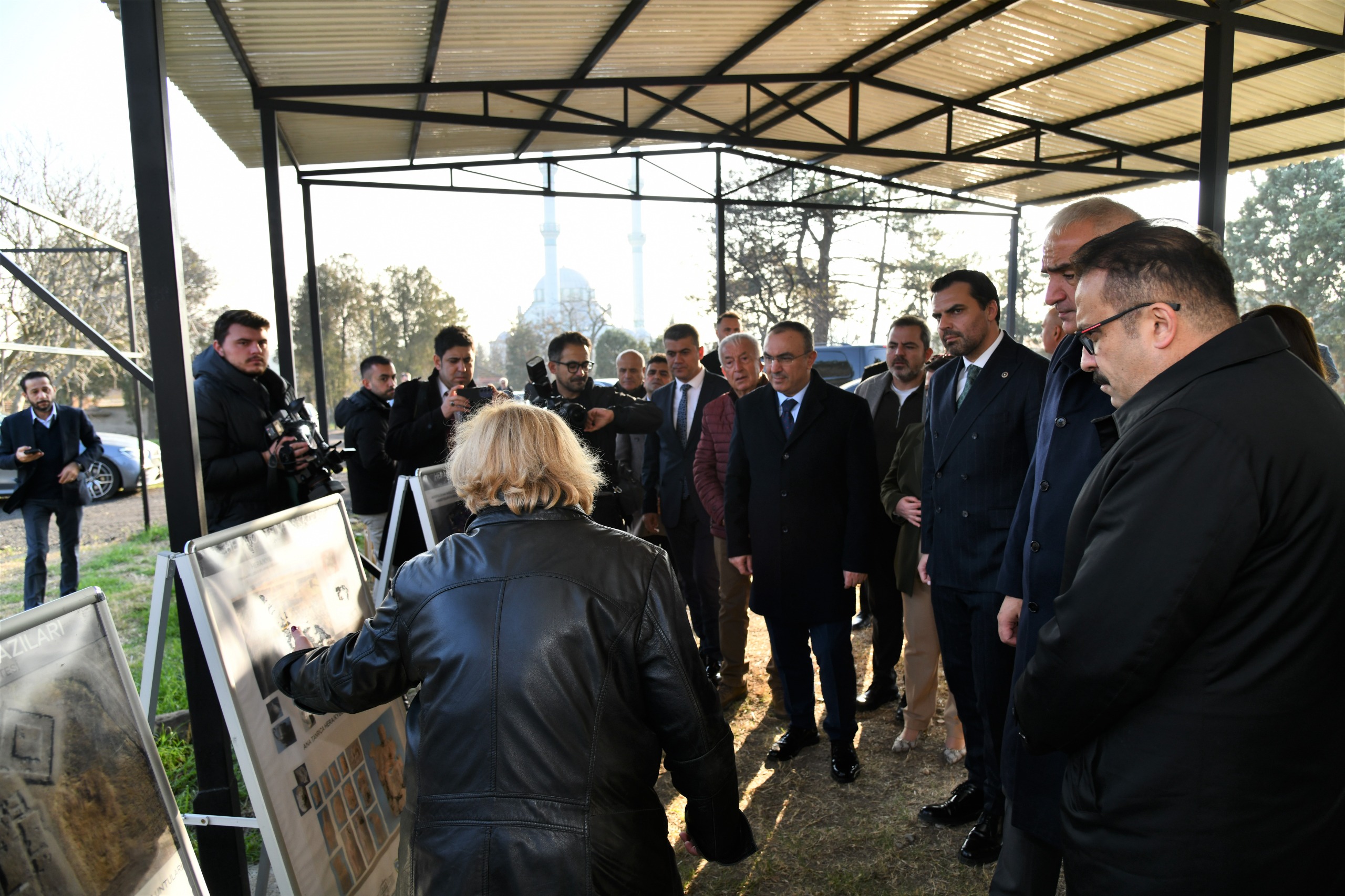 Bakan Ersoy Arkeolojik Kazı Yapılan Antik Kentleri Ziyaret Etti