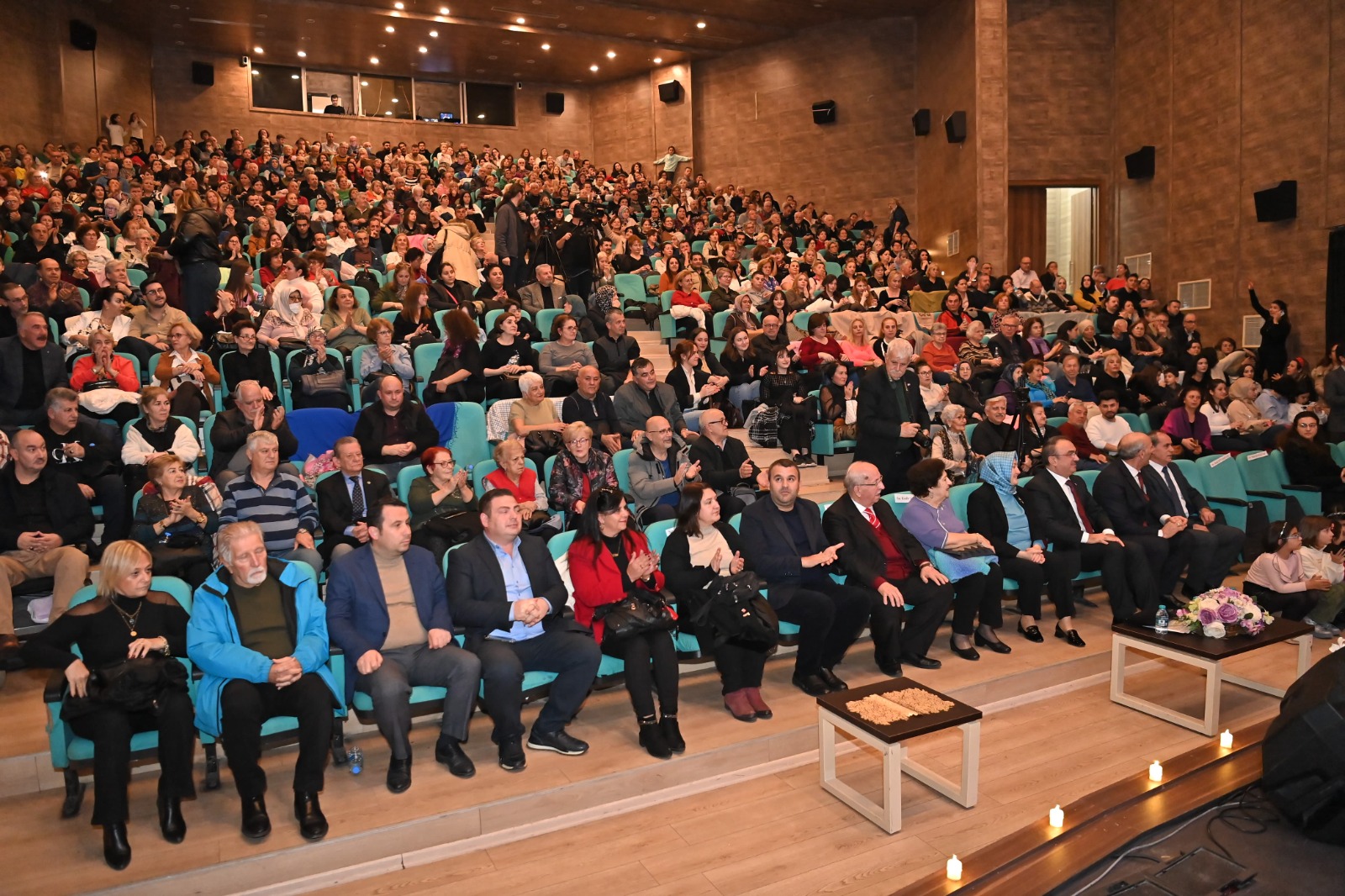 Vali Soytürk ve eşi Nurdan Soytürk Nadide Türk Müzik Topluluğu’nun Konserine Katıldı 