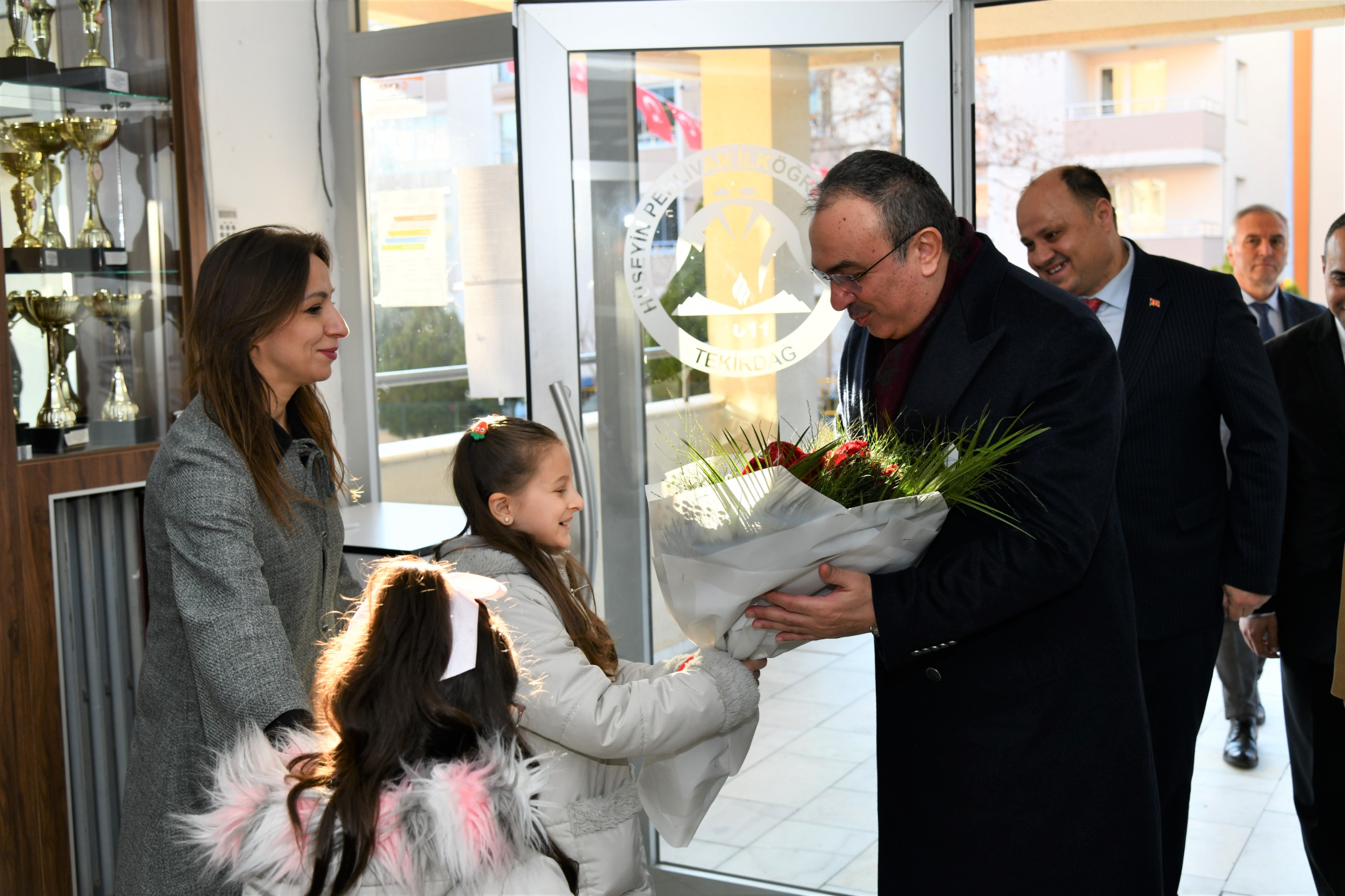 İlkokul Öğrencileri Karnelerini Vali Soytürk’ten Aldılar
