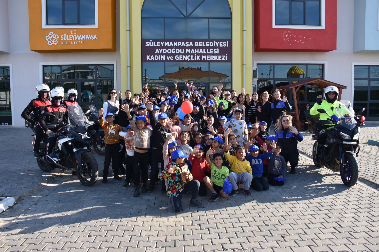 Süleymanpaşa Belediyesi ve Emniyet Müdürlüğünden Çocuklara Mangal Partisi