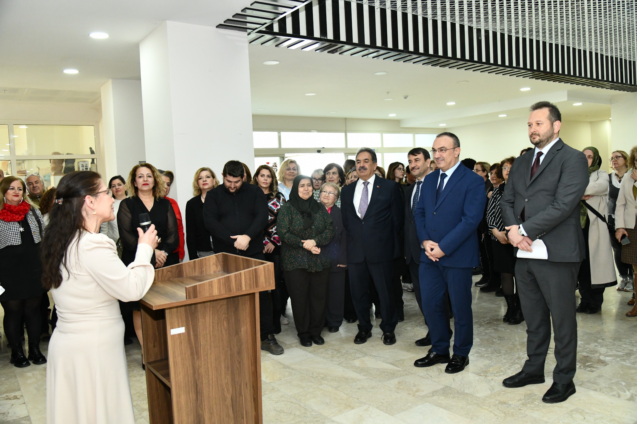 Vali Soytürk ve Eşi Nurdan Soytürk “Geçmişten Geleceğe İzler” Geleneksel El Sanatları Sergisi’nin Açılışına Katıldı