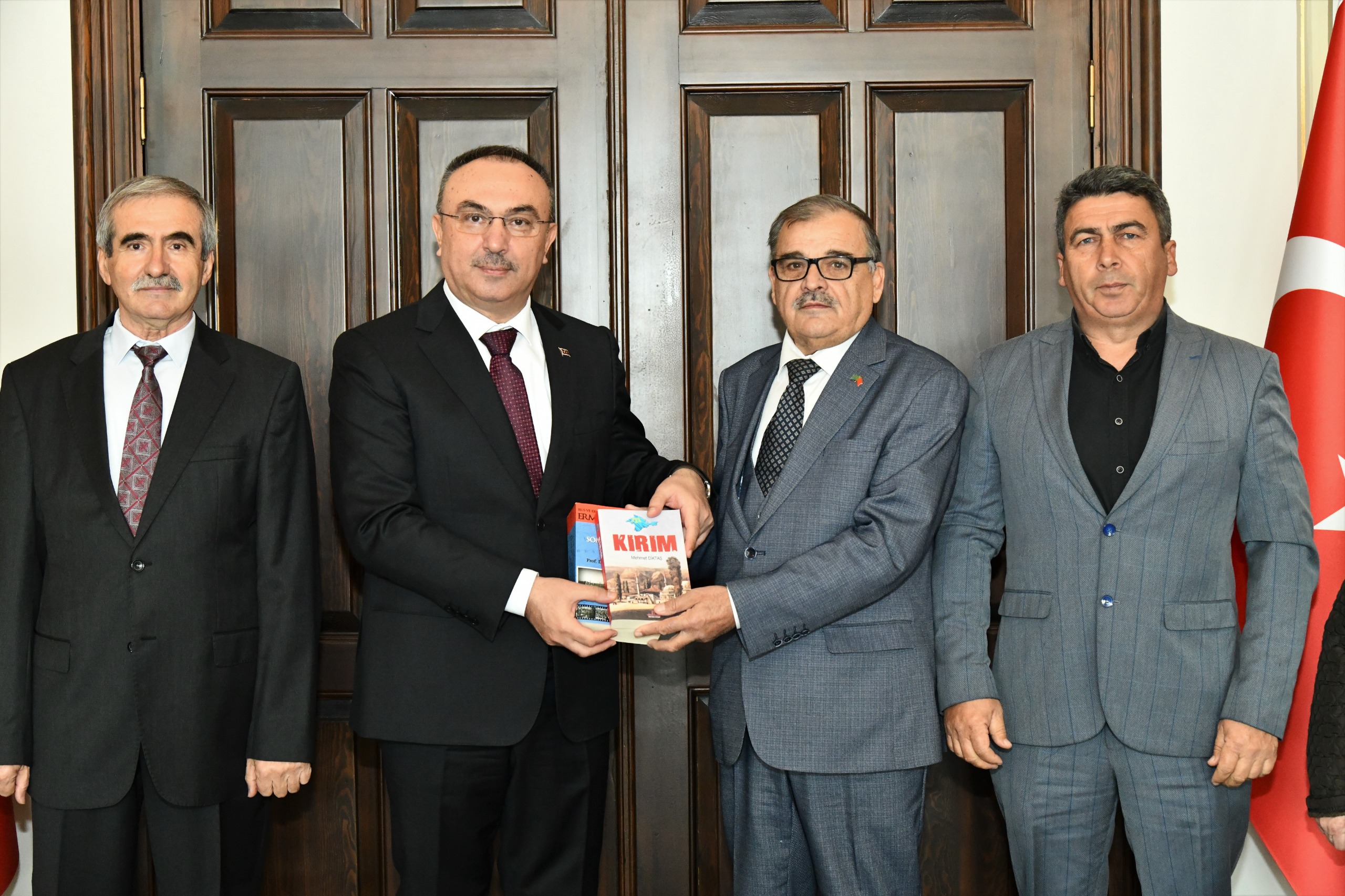 Kırım Türkleri Derneği Tekirdağ Şube Başkan ve Üyeleri Vali Soytürk’ü Ziyaret Etti