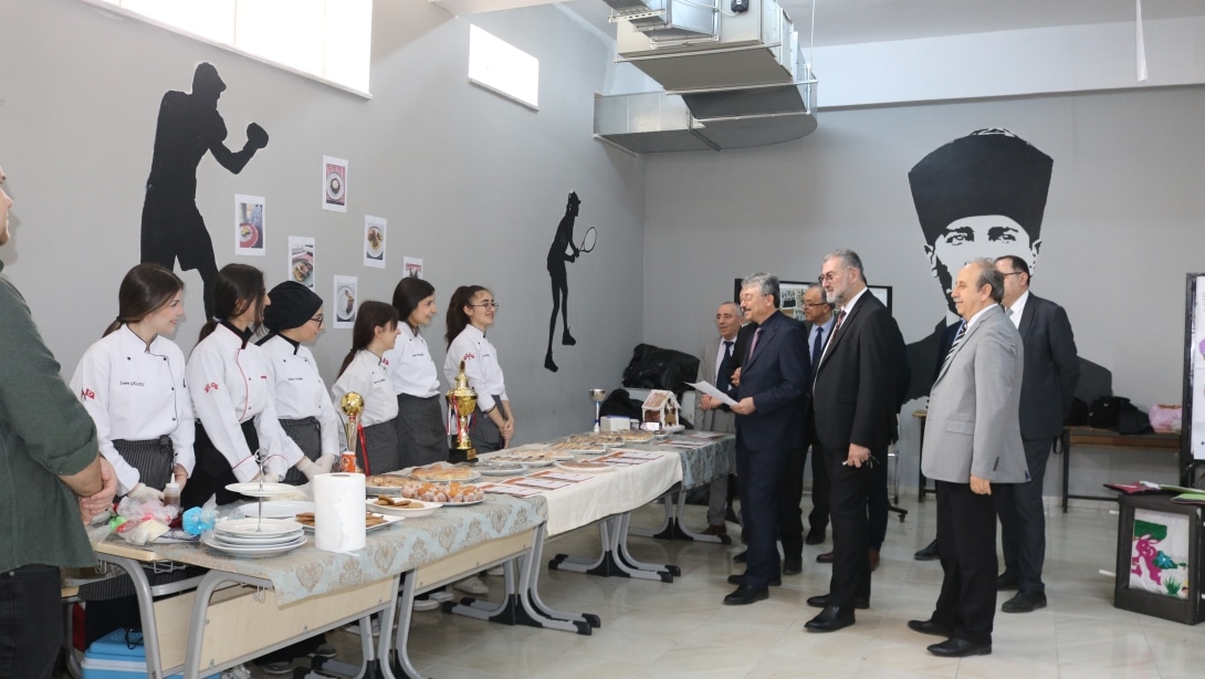 Meslekler Gelecekle Buluşuyor Projesi Kapsamında Mesleki Alanların Tanıtımı Etkinliği Gerçekleştirildi