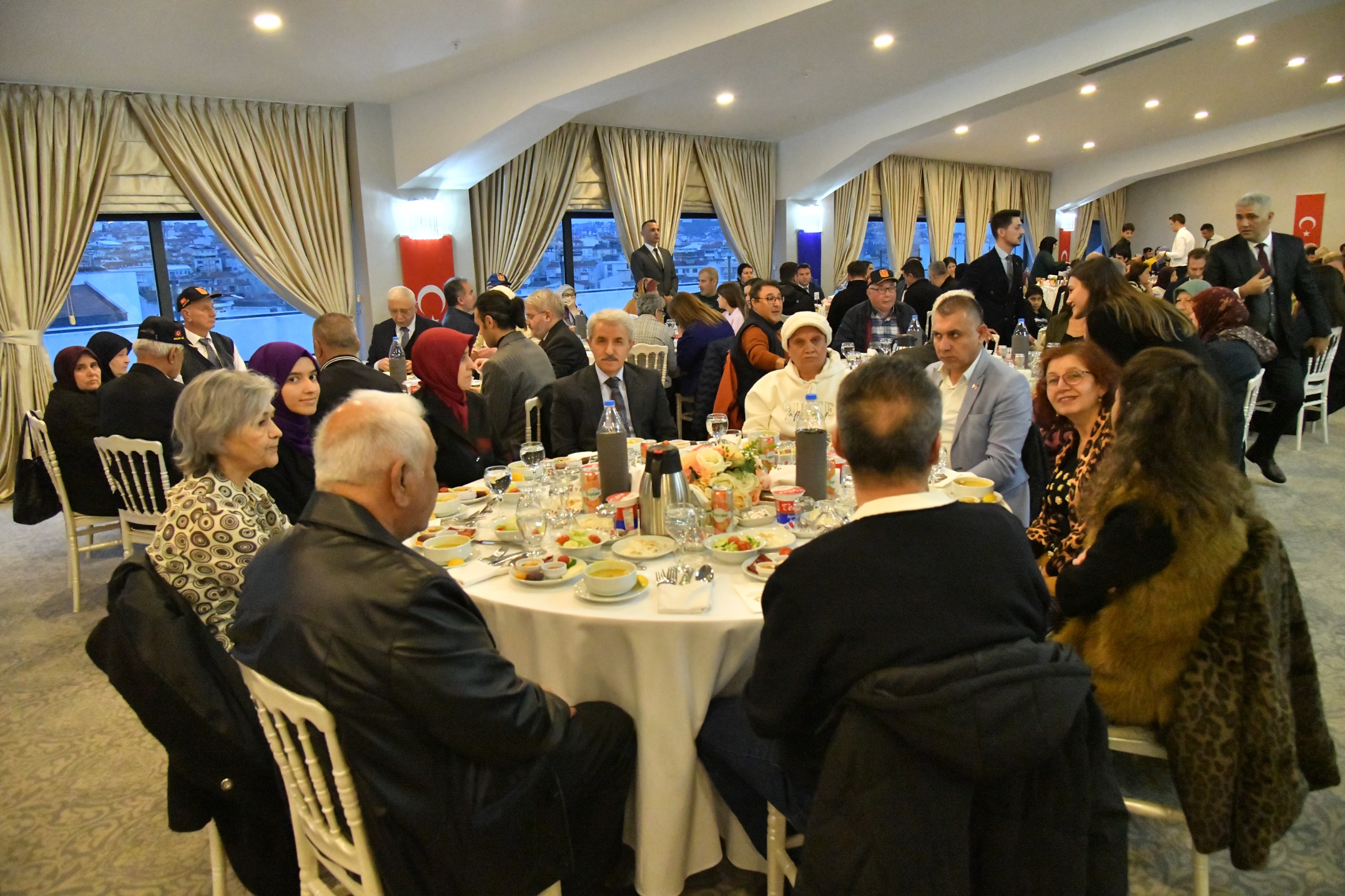 Şehit Aileleri ve Gaziler Onuruna İftar Programı Düzenlendi