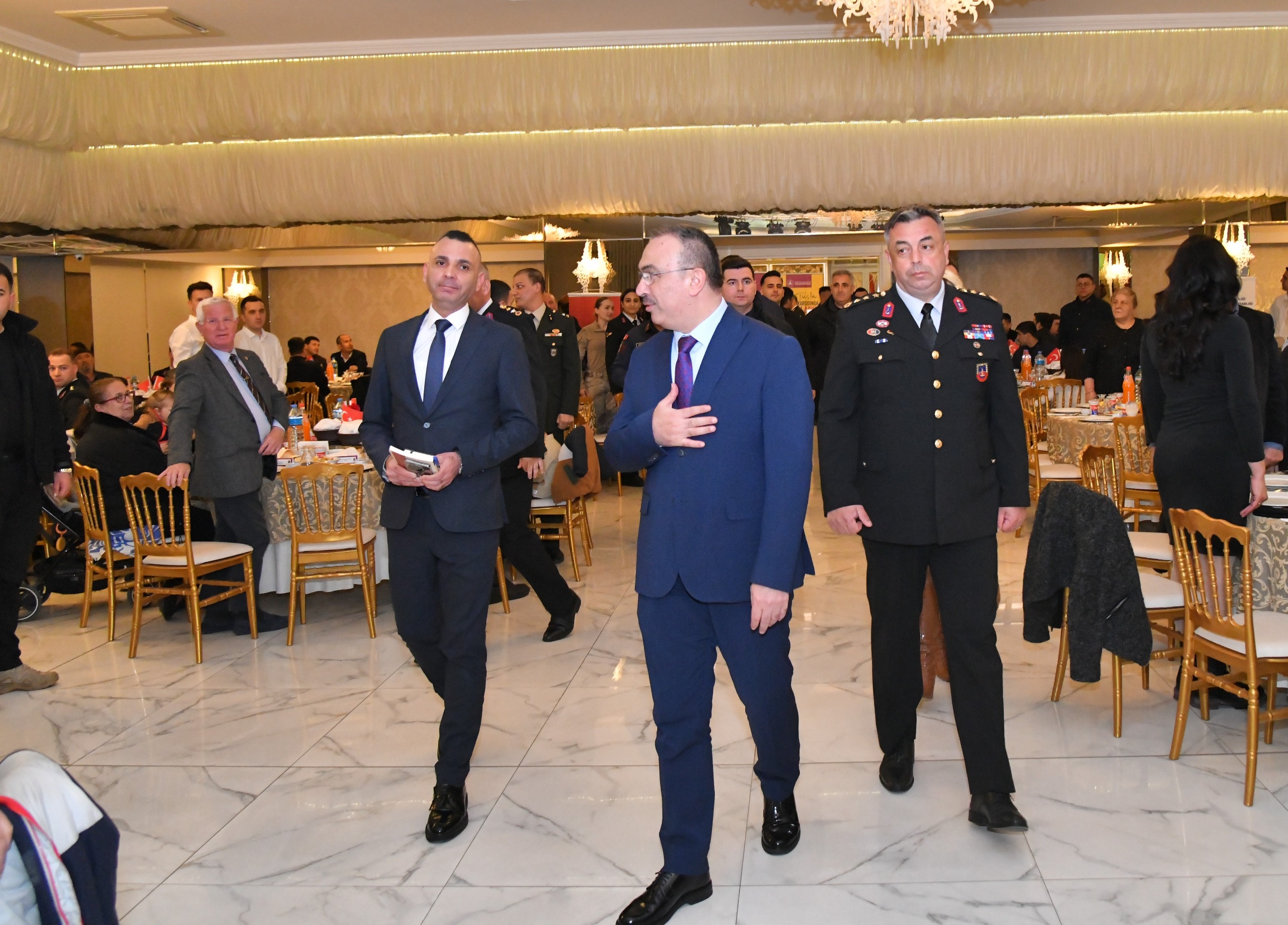 Vali Soytürk Jandarmalar, Şehit Aileleri ve Gazilerle Birlikte İftar Yaptı