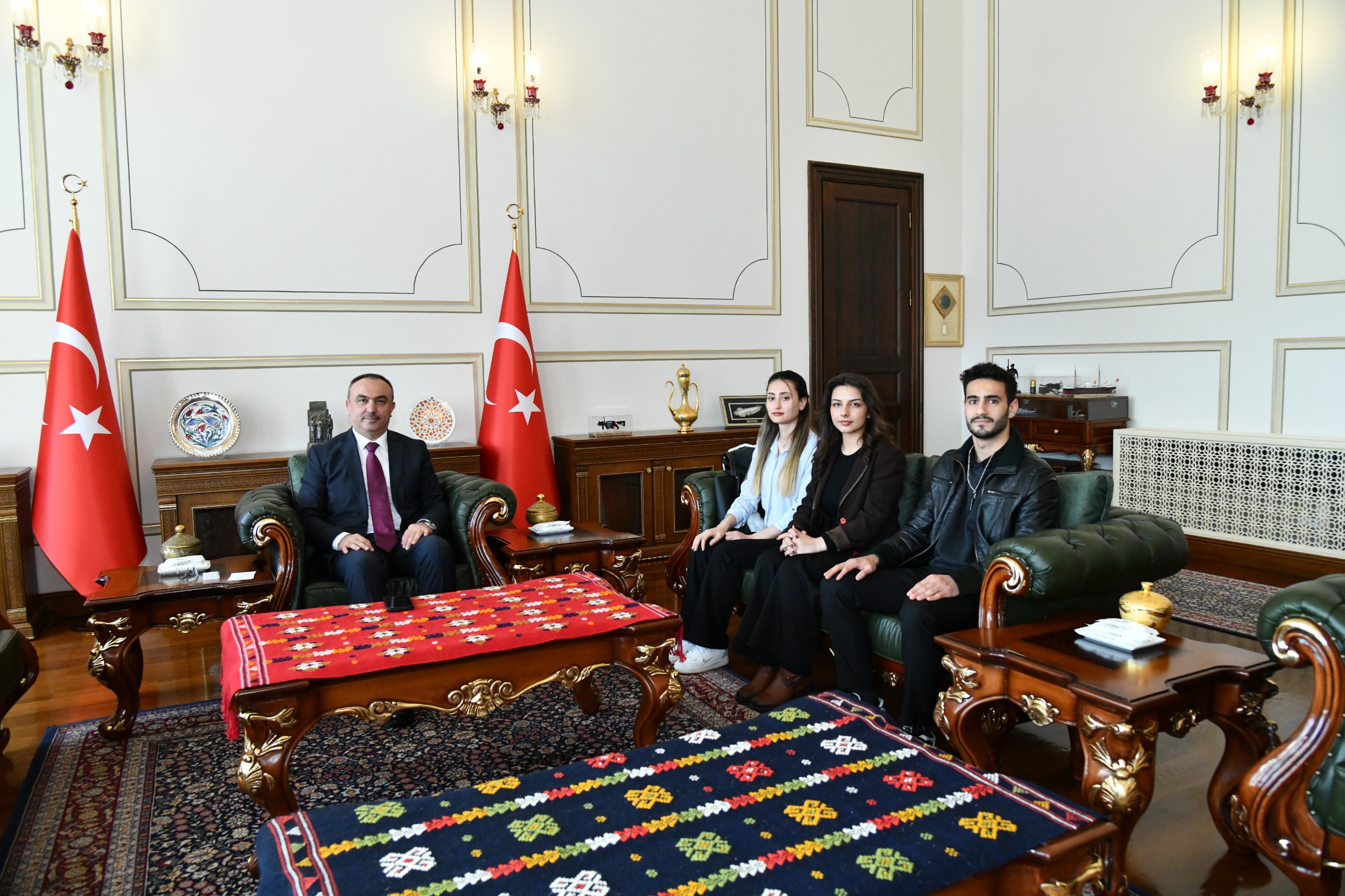 Vali Soytürk Üniversite Öğrencilerini Makamında Ağırladı