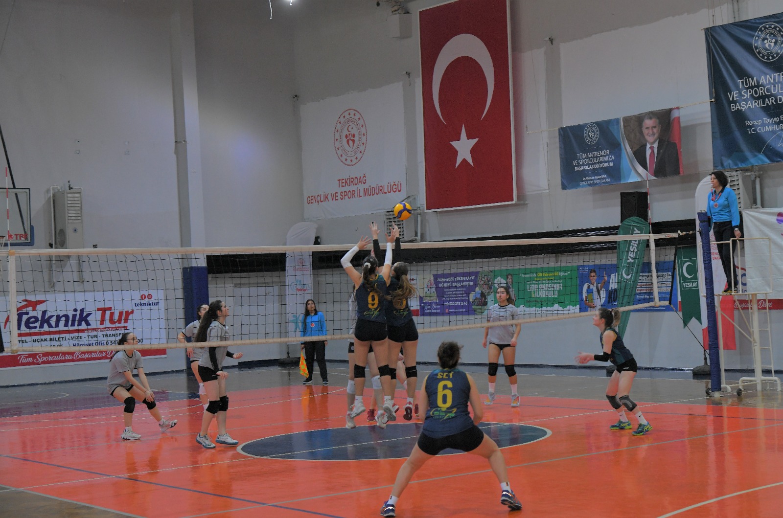 Vali Soytürk ve Nurdan Soytürk Voleybol Müsabakaları Ödül Töreni’ne Katıldı