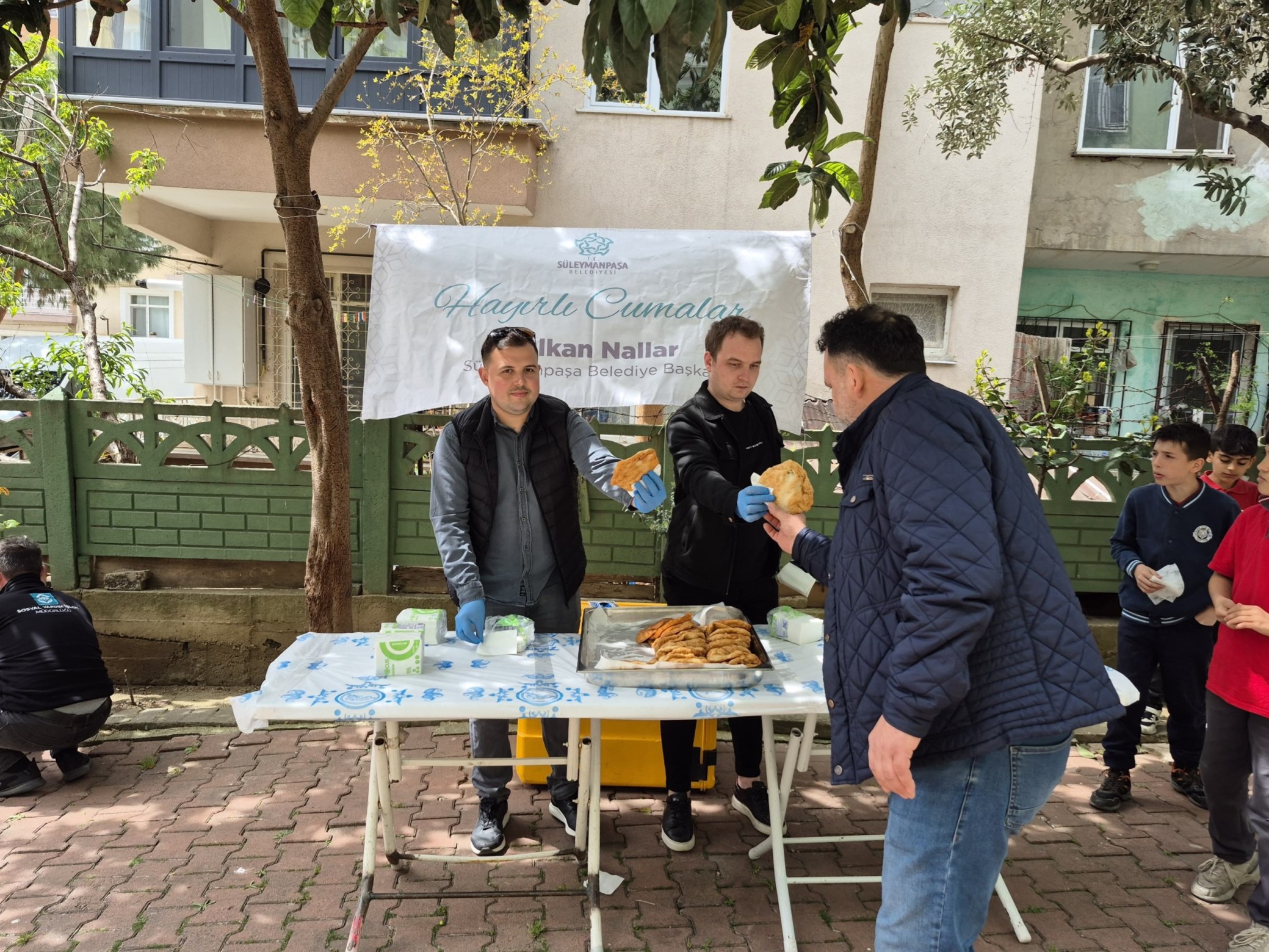 Süleymanpaşa Belediyesinden Çiftlikönü Mahallesi’nde Lokma İkramı