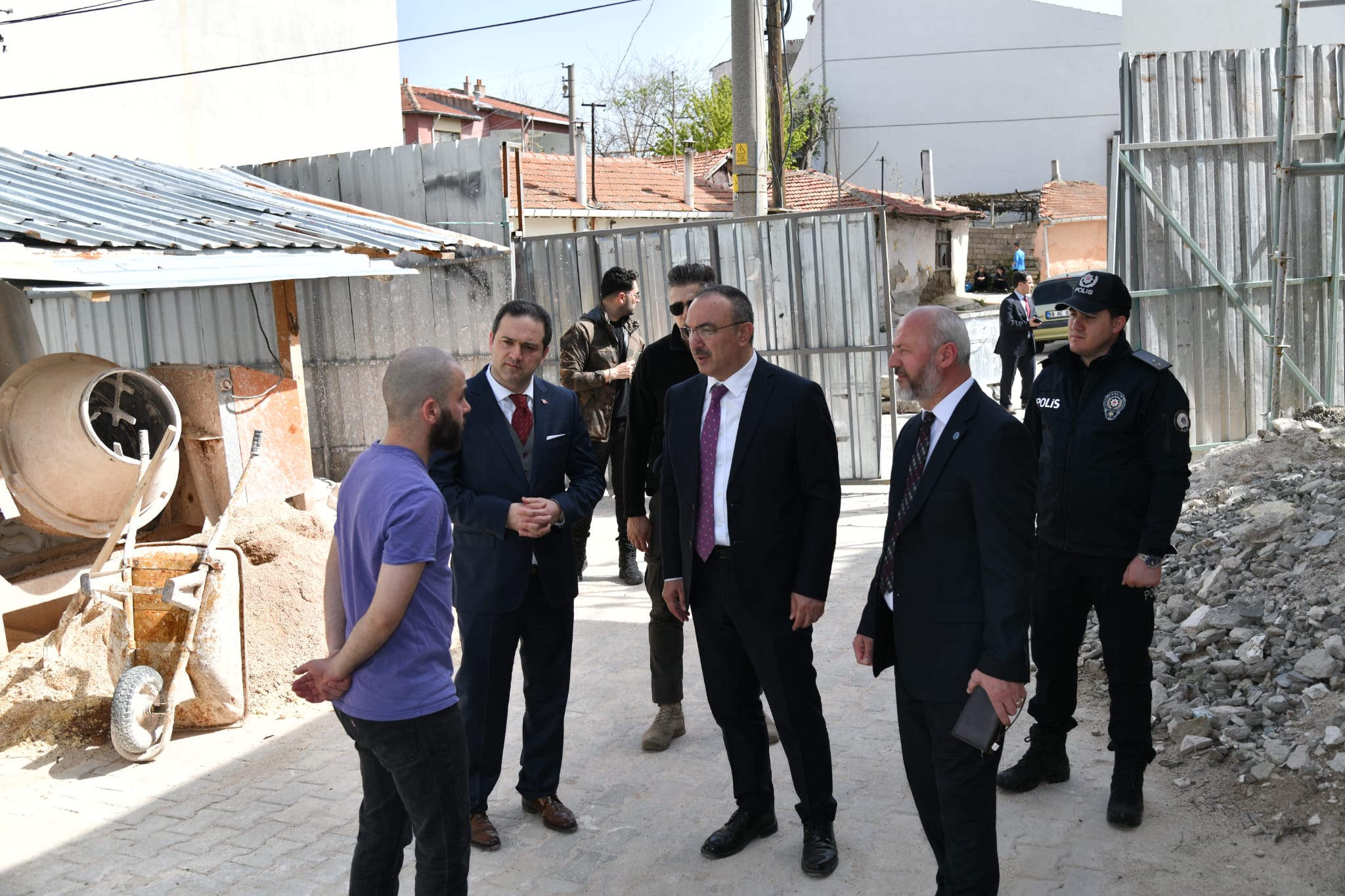 Vali Soytürk Hayrabolu İlçemizde Restorasyonu Devam Eden Tarihi Camiyi Ziyaret Etti