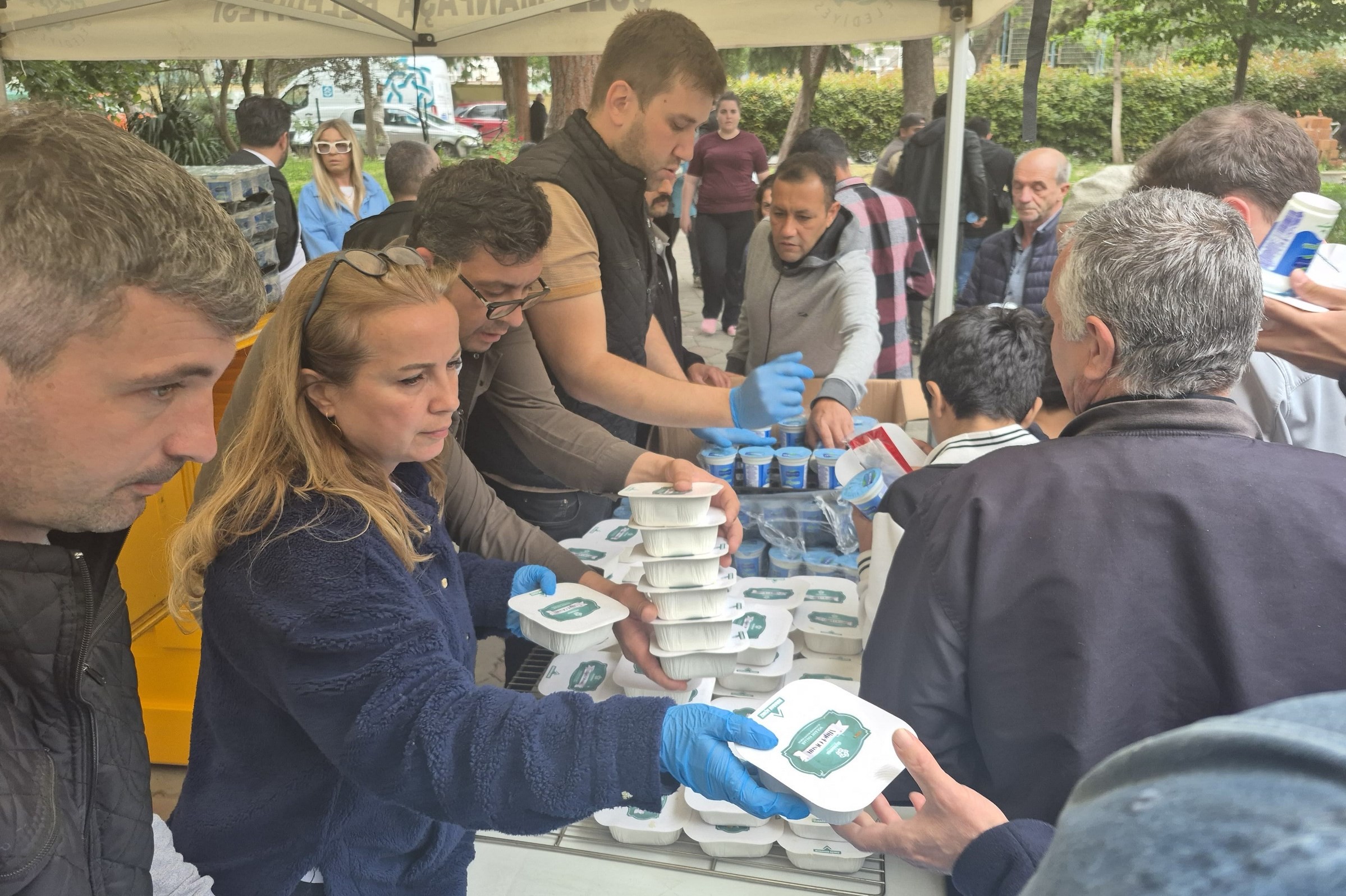 Altınova Yeni Cami Cemaatine Cuma Namazı Sonrası Pilav İkramı Yapıldı