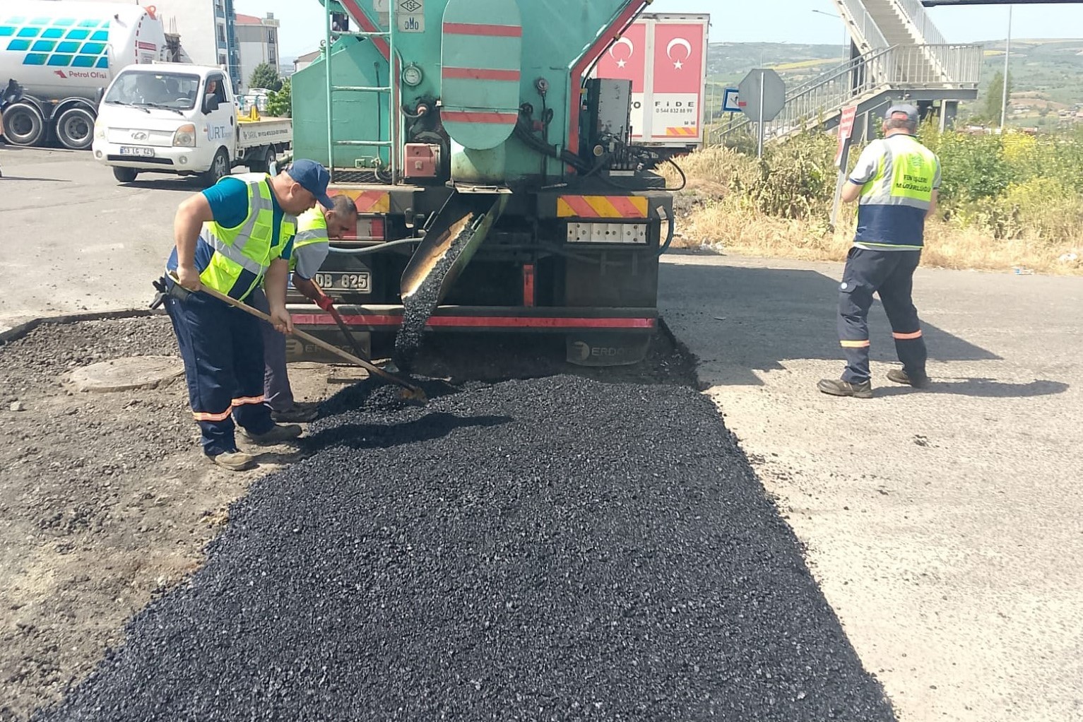 Yol Çalışmaları Merkez ve Kırsalda Tüm Hızıyla Sürüyor