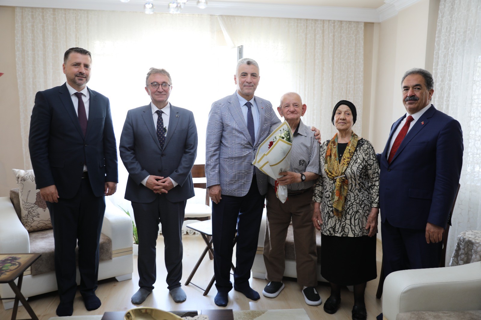 Ticaret Bakanı Bolat ve Vali Vekili Güler Gazileri Ziyaret Etti