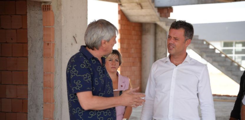 Başkan Sarıkurt Sosyal Tesis Projesi İnşaatını İnceledi