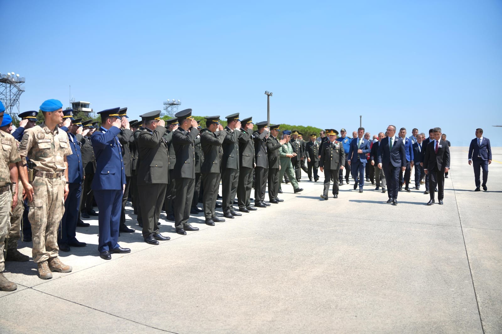 Çorlu Askeri Havaalanında Karşılanan Şehit Üsteğmen Tuğrul Özsu’nun Naaşı Memleketi Edirne’ye Uğurlandı