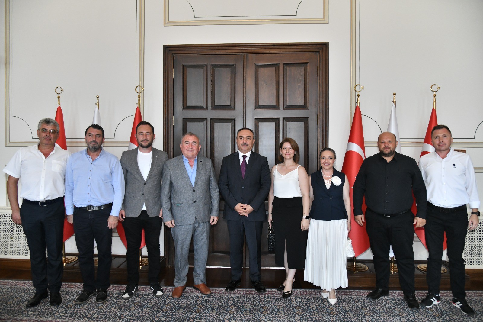 Çorlu Balkan Göçmenleri Derneği Başkan ve Üyeleri Vali Soytürk’ü Ziyaret Etti