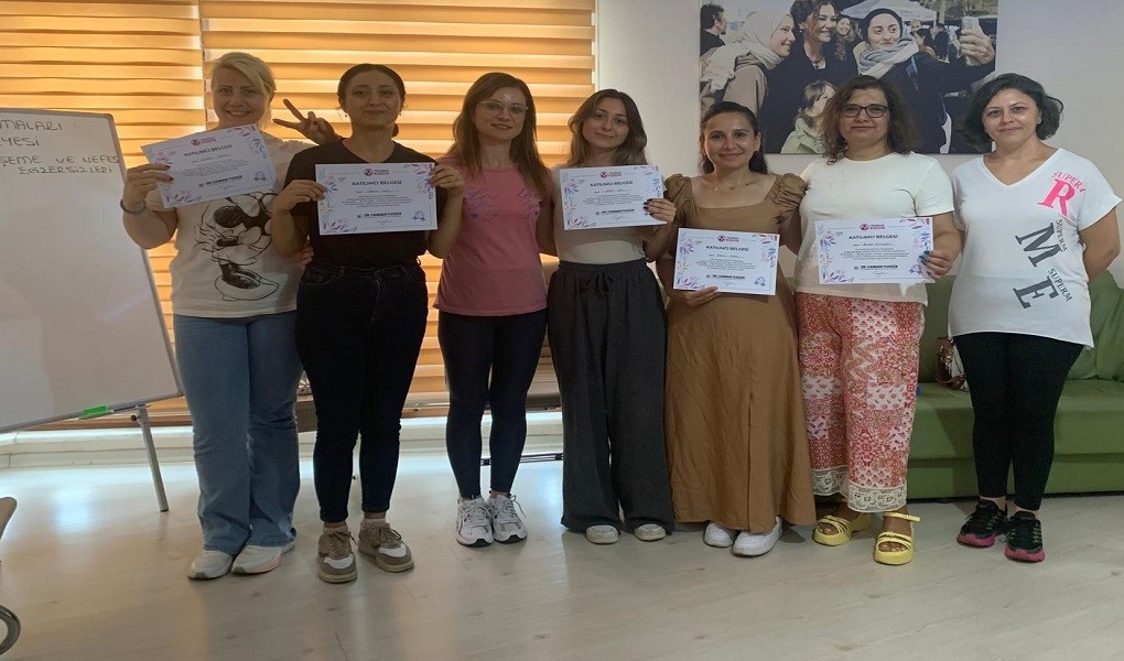 KADINLARLA BİRLİKTE GÜÇLENİYORUZ ATÖLYESİ’NDE DAYANIŞMA VE UMUT BULUŞTU