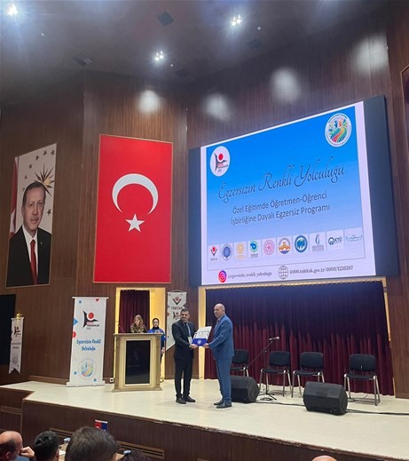 HAYATA GEÇİRİLECEK OLAN “EGZERSİZİN RENKLİ YOLCULUĞU PROJESİ” AÇILIŞ TÖRENİNDE GENÇLİK VE SPOR İL MÜDÜRÜMÜZ AHMET ÜZGÜN’E TEŞEKKÜR BELGESİ…