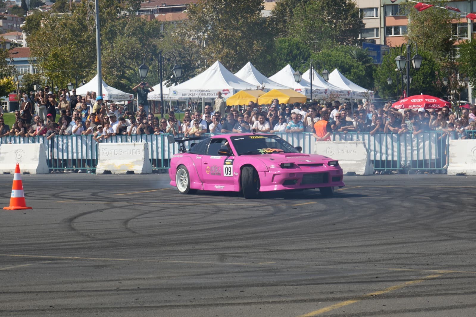 Sahilde Asfalt Ağladı Drift Araçları İlgiyle İzlendi