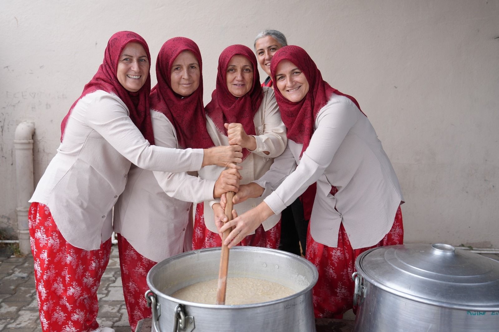 Saray keşkek şenliği’nde buluştu
