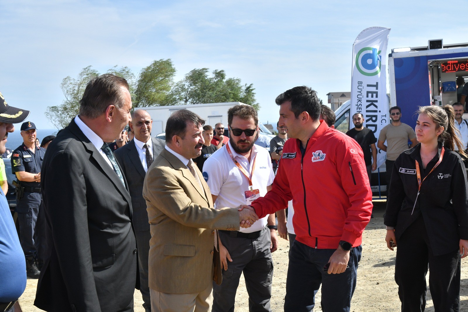 Vali Vekili Çek ve Baykar Yönetim Kurulu Başkanı Bayraktar TEKNOFEST Yarışması’na Katılan Gençlerle Bir Araya Geldi