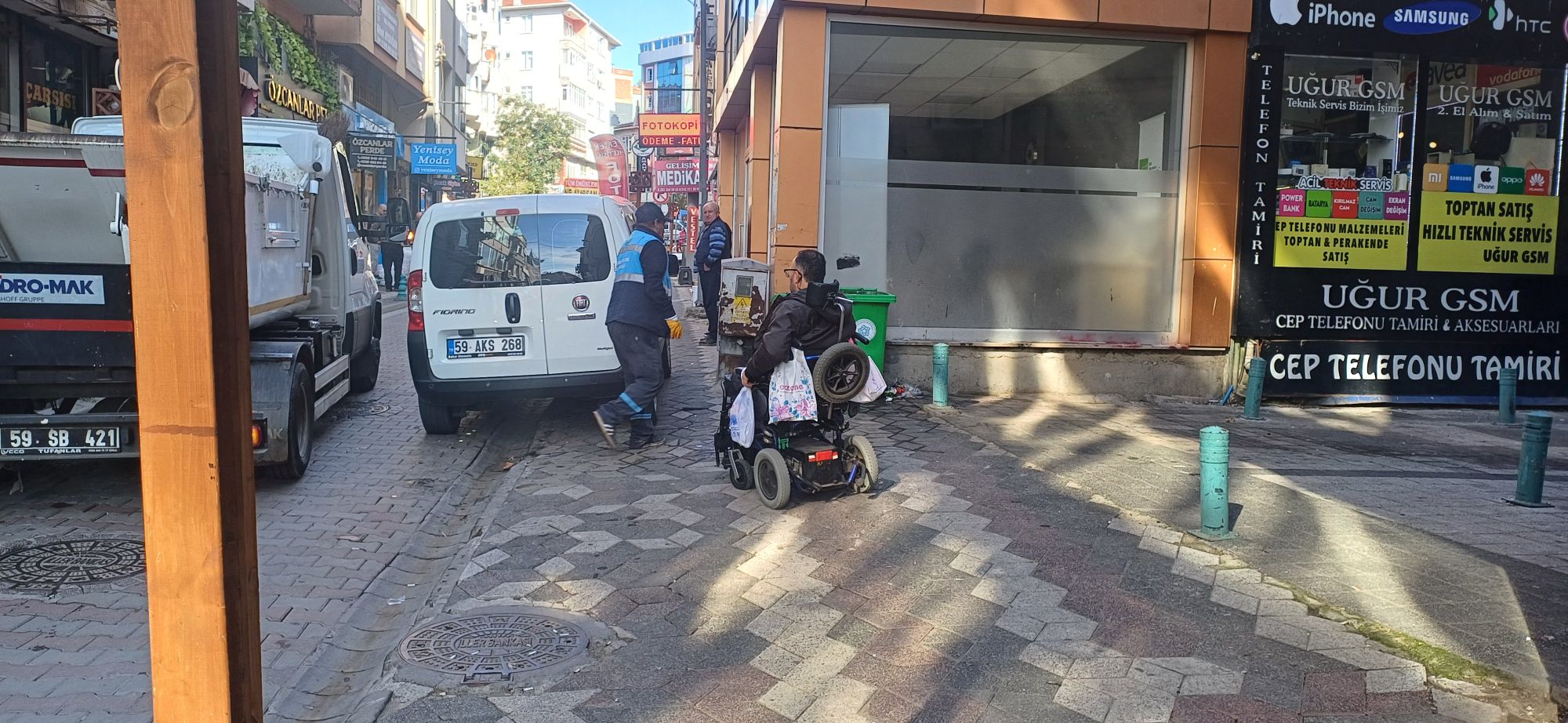 Engelli Vatandaşların Yaya Kaldırımındaki Zorlukları