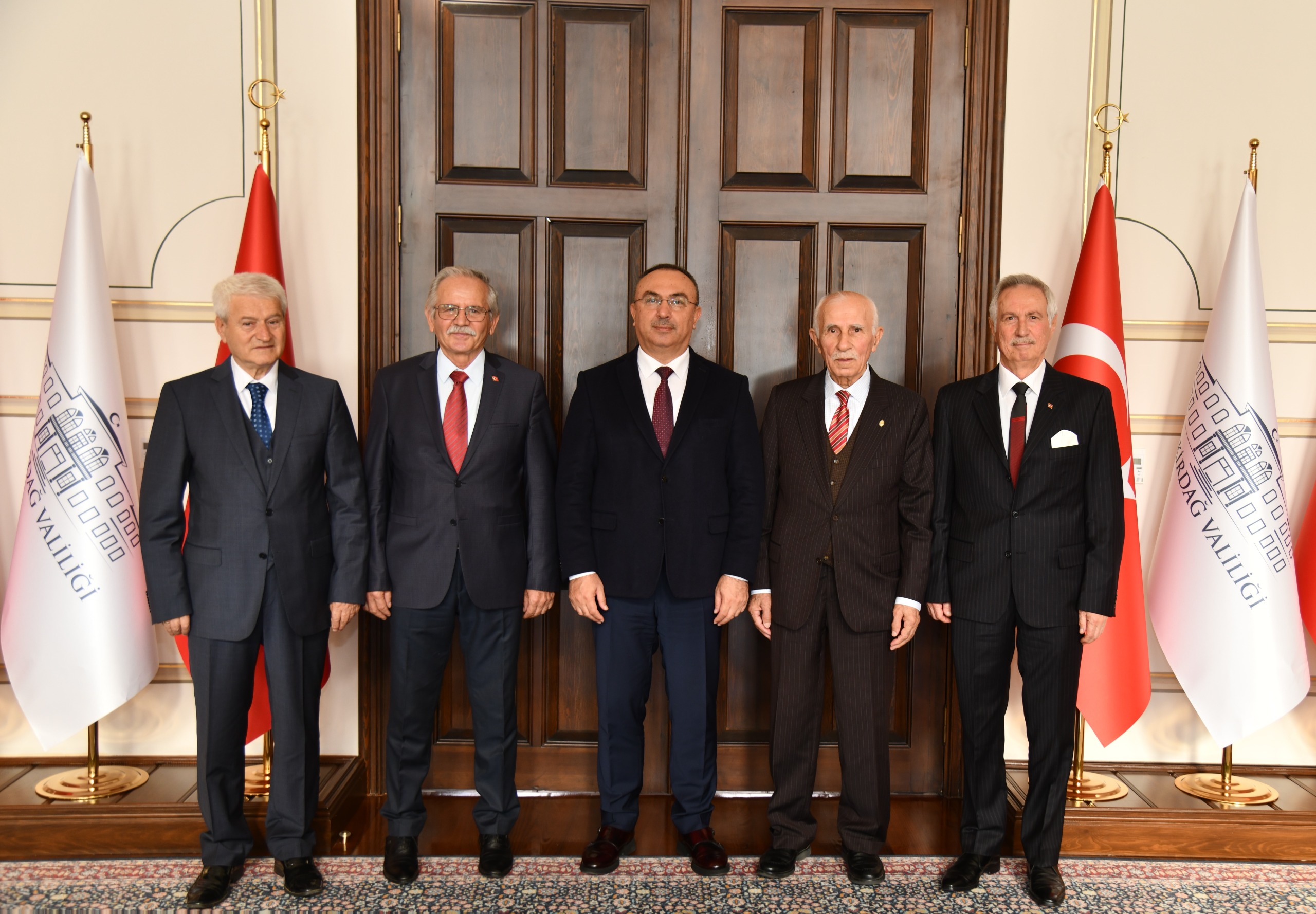 Tarih Bilincinde Buluşanlar Derneği Başkan ve Üyeleri Vali Soytürk’ü Ziyaret Etti