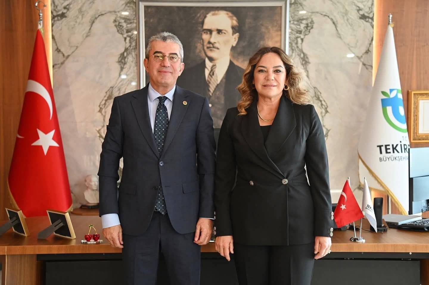 Tekirdag Büyükşehir Belediye Başkanı Dr Candan Yüceer Türkiye Büyük Millet Meclisi CHP Grup Başkan Vekili  ve Genel Başkan Yardımcısı  Sayın Gökhan Günaydın’ı, CHP Tekirdağ Milletvekili Sayın Dr. İlhami Özcan Aygun’u, CHP Tekirdağ İl Başkanı Sayın Cenk Boduç’u ve CHP 25., 26. ve 27. Dönem Edirne Milletvekili Sayın Okan Gaytancıoğlu’nu Tekirdağ Büyüşehir Belediyesinde  ağırladı.<br>Başkan Yüceer gerçekleşen  Ziyaretlerinden  dolayı memnuniyetini dile getirdi.<br>