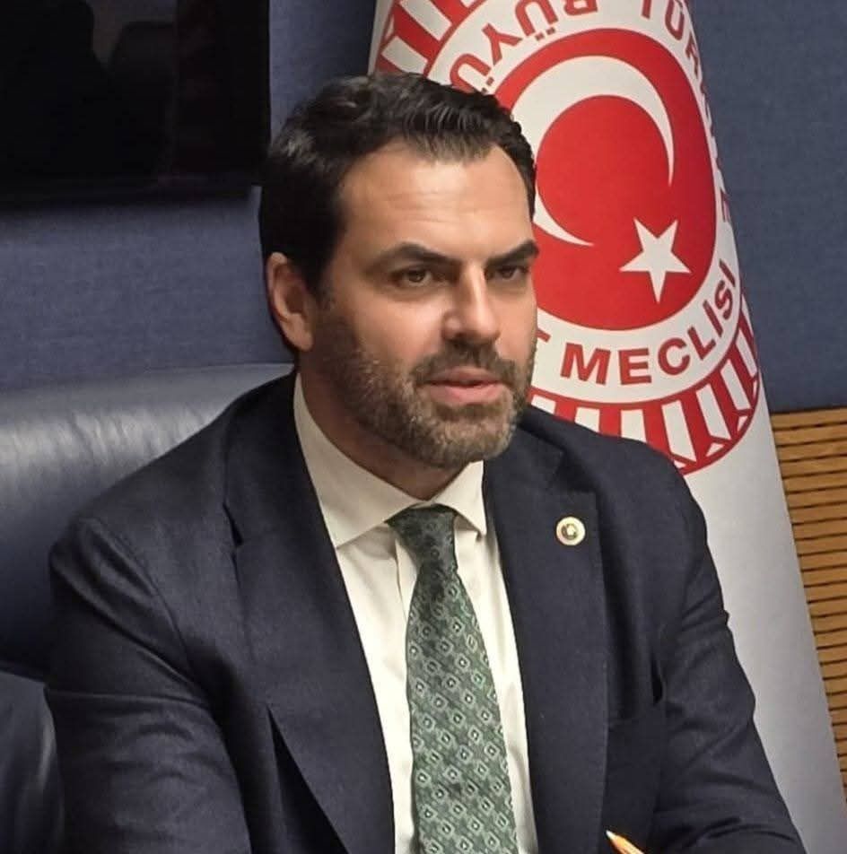 Tekirdağ AK Parti Milletvekili ve MKYK üyesi Gökhan Diktaş’ın Başarılı Çalışmaları <br><br>Tekirdağ, gelişimi ve yatırımlarıyla dikkat çekmeye devam ediyor. Ak Parti Tekirdağ Milletvekili Sayın Gökhan Diktaş, şehrin hak ettiği yatırımları alabilmesi için yoğun bir mücadele veriyor. Bu süreçte, ilgili bakanlıklarla yaptığı görüşmelerle Tekirdağ’ın ihtiyaçlarını ve projelerini gündeme taşıyor.<br><br>Sayın Diktaş, Tekirdağ’ın ekonomik ve sosyal kalkınmasını desteklemek amacıyla birçok önemli projeyi hayata geçirmek için çalışmalara hız verdi.<br>Bu bağlamda<br>Şehrin altyapısını güçlendirmek için gerekli yatırımların yapılması konusunda bakanlıklarla sürekli iletişim halinde. Yol, su, elektrik gibi temel hizmetlerin iyileştirilmesi için projeler oluşturuluyor.<br>Tekirdağ’ın sanayi potansiyelini artırmak amacıyla sanayi bölgelerinin geliştirilmesi ve yeni yatırımcıların çekilmesi için çeşitli stratejiler belirleniyor.<br><br>Eğitim ve sağlık alanında yapılacak yatırımlar için bakanlıklarla görüşmeler gerçekleştiriliyor. Yeni okullar ve sağlık tesisleri için gerekli bütçelerin ayrılması sağlanıyor.<br><br>Gökhan Diktaş’ın bakanlıklarla gerçekleştirdiği görüşmeler sonucunda, Tekirdağ’a birçok yeni yatırımın gelmesi bekleniyor. Bu yatırımlar, şehrin ekonomik büyümesine katkı sağlayacak ve istihdamı artıracaktır. <br><br>Sayın Diktaş, Tekirdağ’ın geleceği için daha fazla projeyi hayata geçirmeyi hedefliyor. Bu bağlamda, yerel yönetimlerle işbirliği içinde çalışarak, Tekirdağ’ı daha yaşanabilir bir şehir haline getirmek için kararlılıkla mücadele ediyor.<br><br>Sonuç olarak, Gökhan Diktaş’ın Tekirdağ için verdiği mücadele, şehrin kalkınmasında önemli bir rol oynuyor. Tekirdağ halkı, bu çabaların karşılığını alarak daha iyi bir gelecek için umutla bekliyor.<br>tekirdagozgurhaber