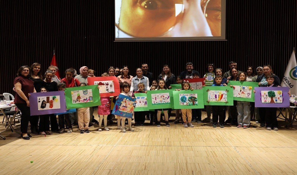  TEKİRDAĞ’DA ÇOCUK HAKLARI GÜNÜ RENKLİ ETKİNLİKLERLE KUTLANDI