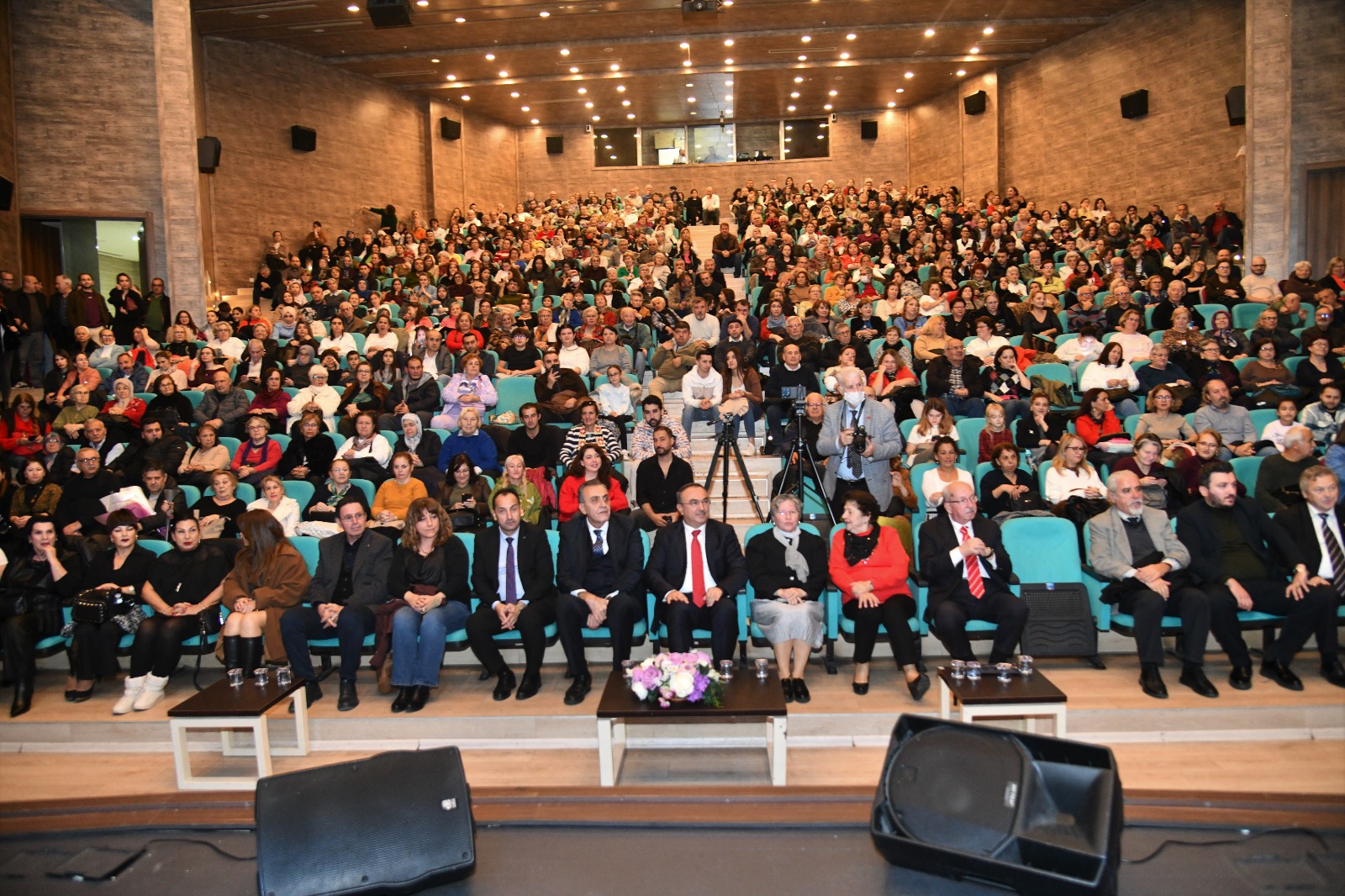 Vali Soytürk Nazende Türk Müziği Topluluğu’nun Konserine Katıldı