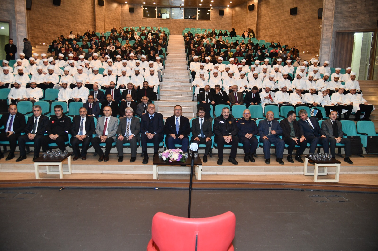 Aday Din Görevlileri Mezuniyet Programı Düzenlendi