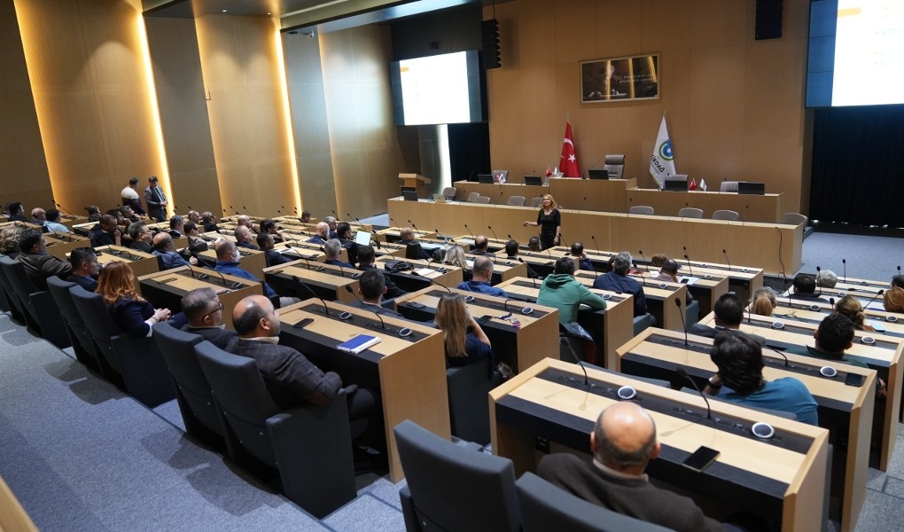 BÜYÜKŞEHİR’DE İDARECİLERE PROTOKOL VE DAVRANIŞ KURALLARI EĞİTİMİ