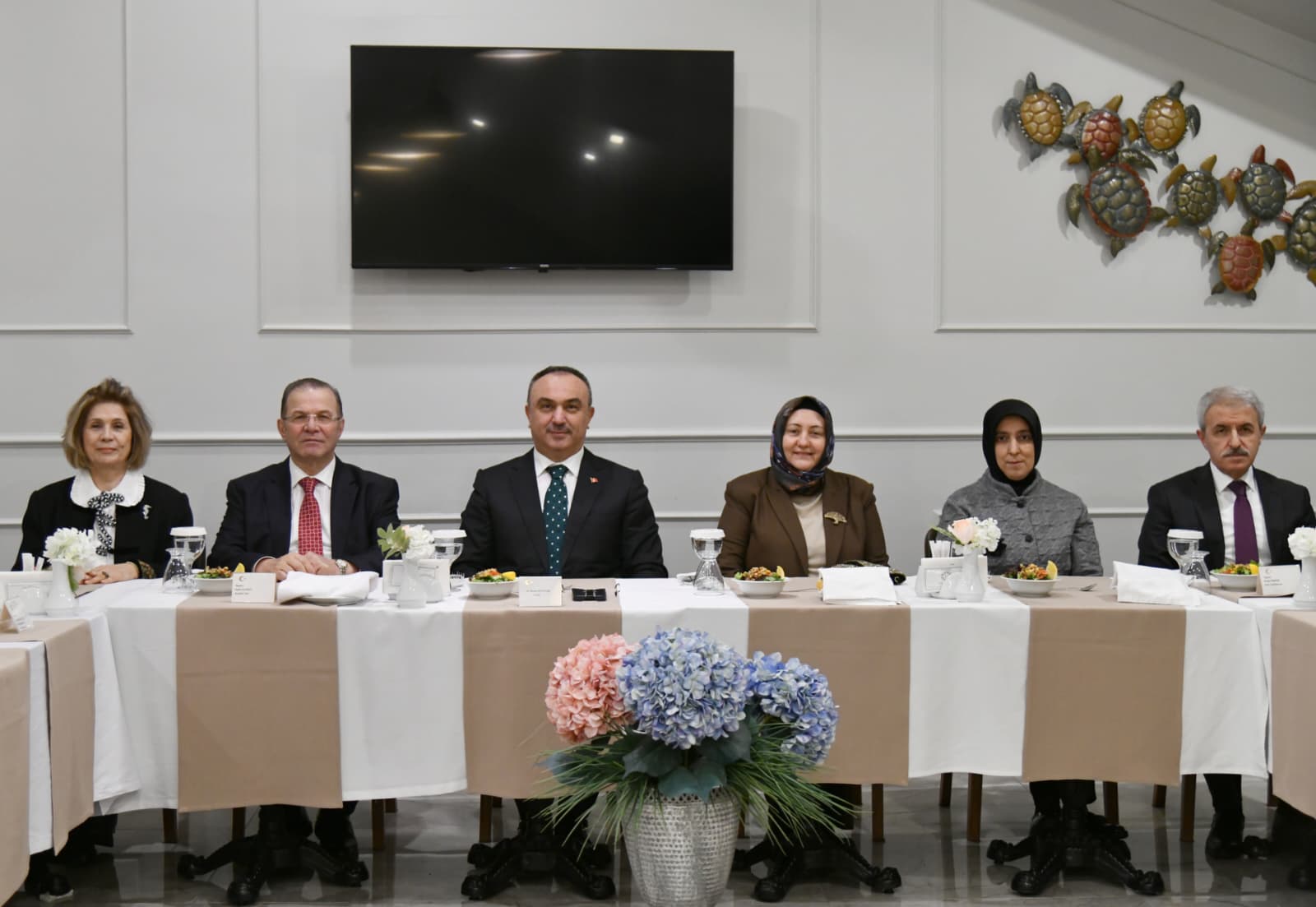 Vali Soytürk’ten İdareciler Günü Yemeği