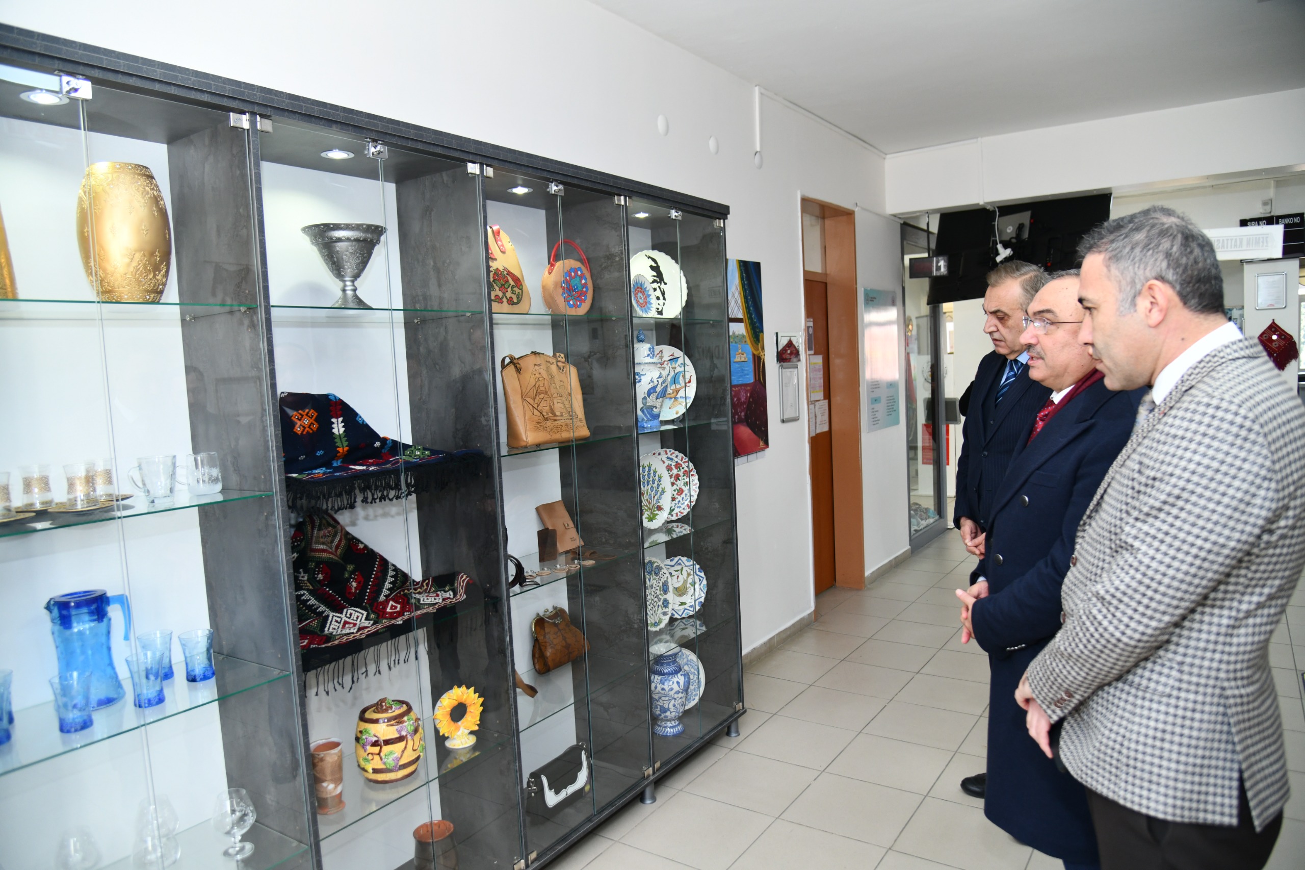 Vali Soytürk Halk Eğitim Merkezini Ziyaret Etti