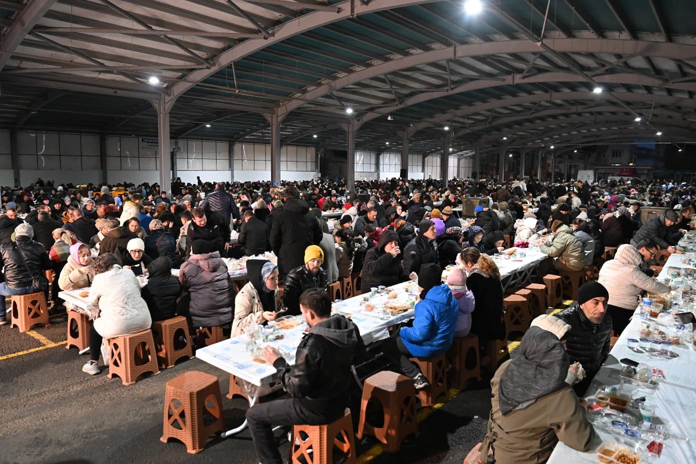 Halk Sofraları Ramazan Coşkusunu Mahalleden Mahalleye Taşıyor