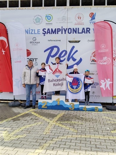 ”OKUL SPORLARI İL ŞAMPİYONASI YELKEN YARIŞLARINDA” 32 SPORCU MAVİ SULARDA YELKEN AÇTI.