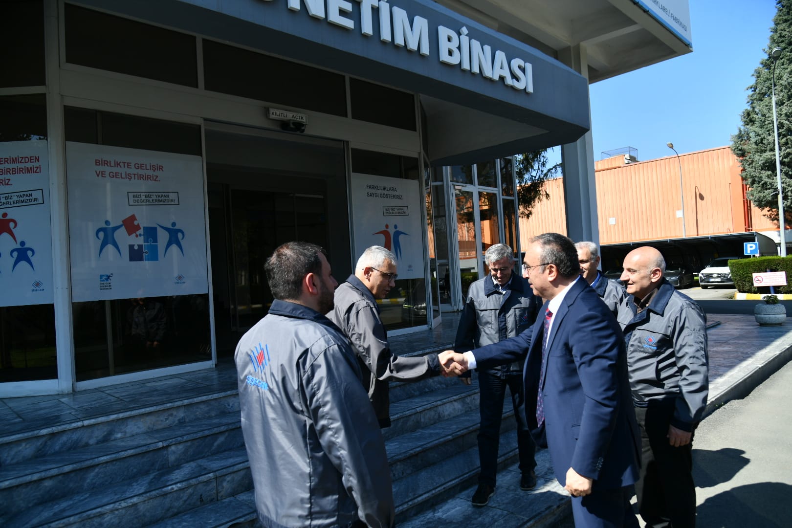 Vali Soytürk Paşabahçe Cam Fabrikasını Ziyaret Etti